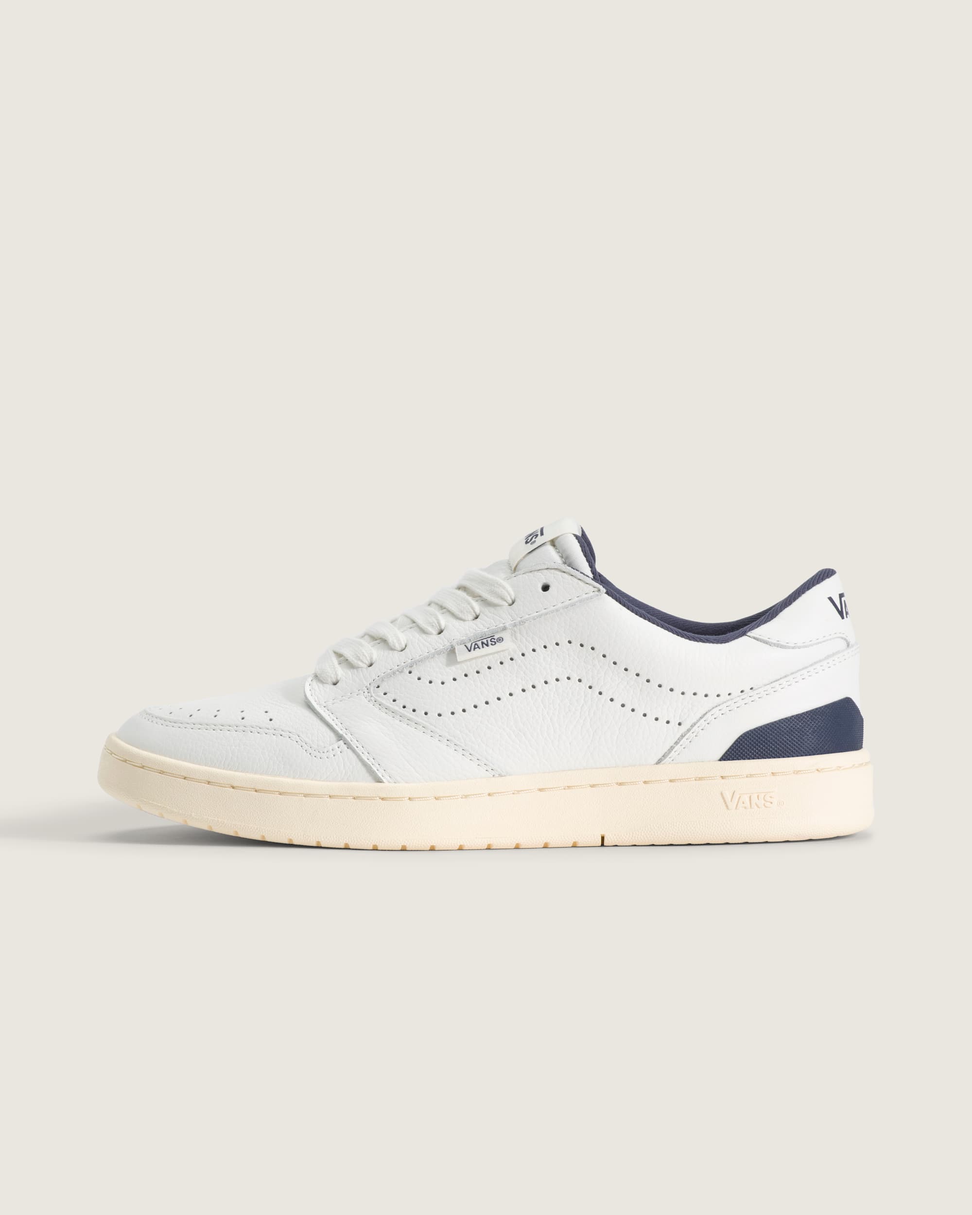 Chaussures Court Low VANS Blanc HERO
