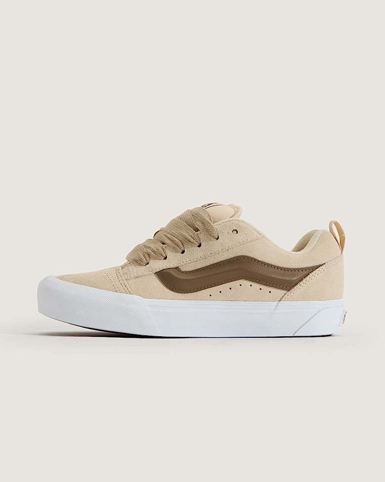 個人装備 Van Nuys Knu Skool Shoes in Beige| Vans UK
