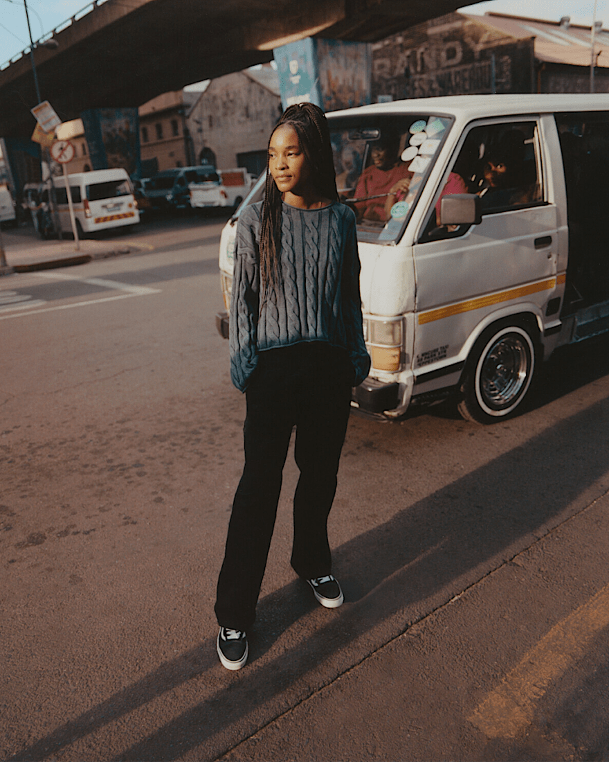 Mila Cable Knit CropPullover VANS Blau ALT1