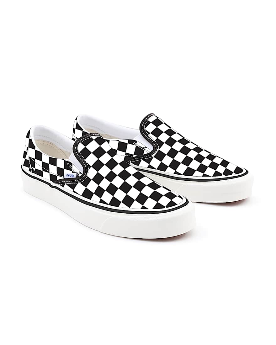 Personalisierbare Checkerboard SlipOn mit weiter Passform VANS SchwarzWei HERO