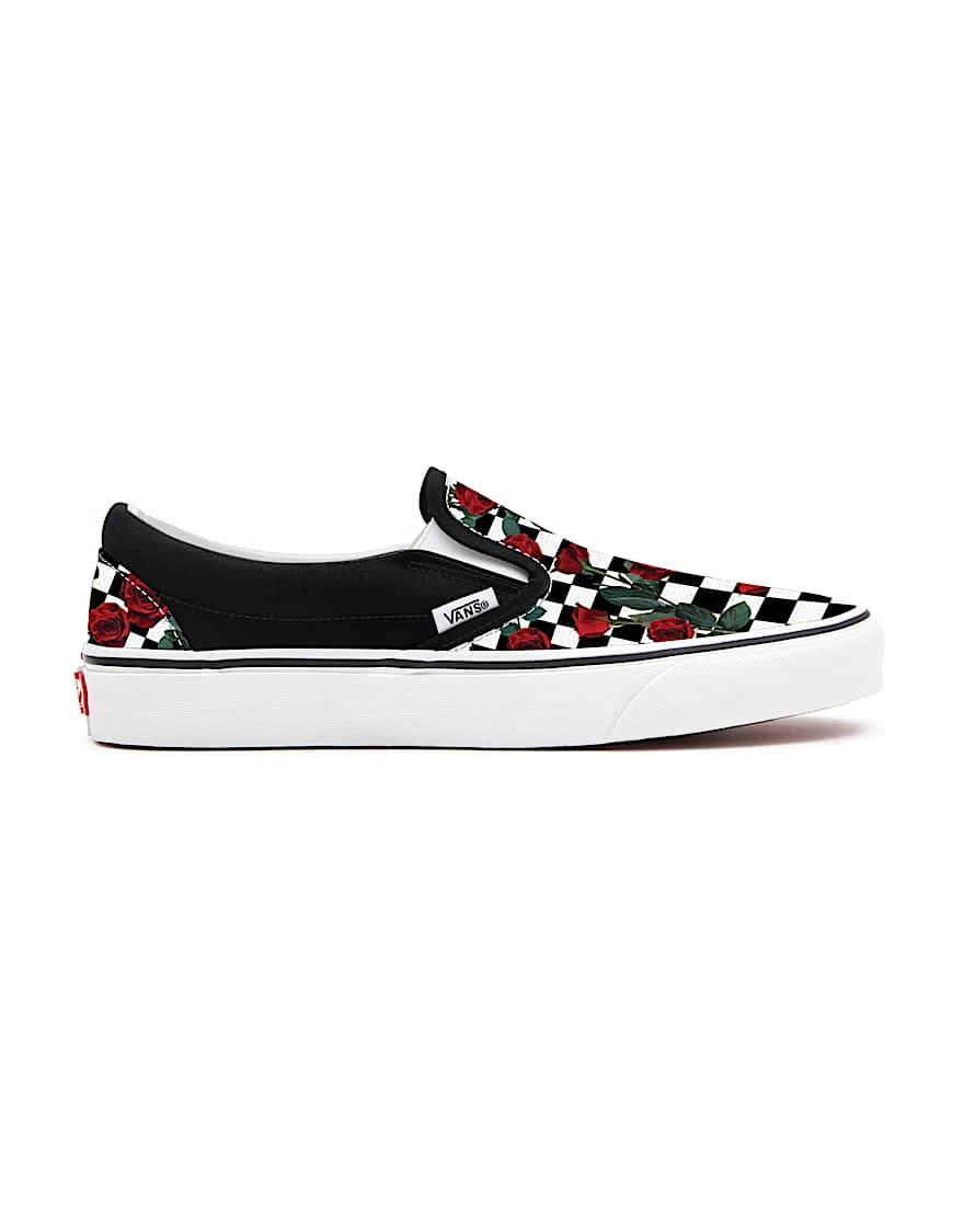 Personalisierbare Checkerboard Roses SlipOn mit weiter Passform VANS SchwarzWei ALT1