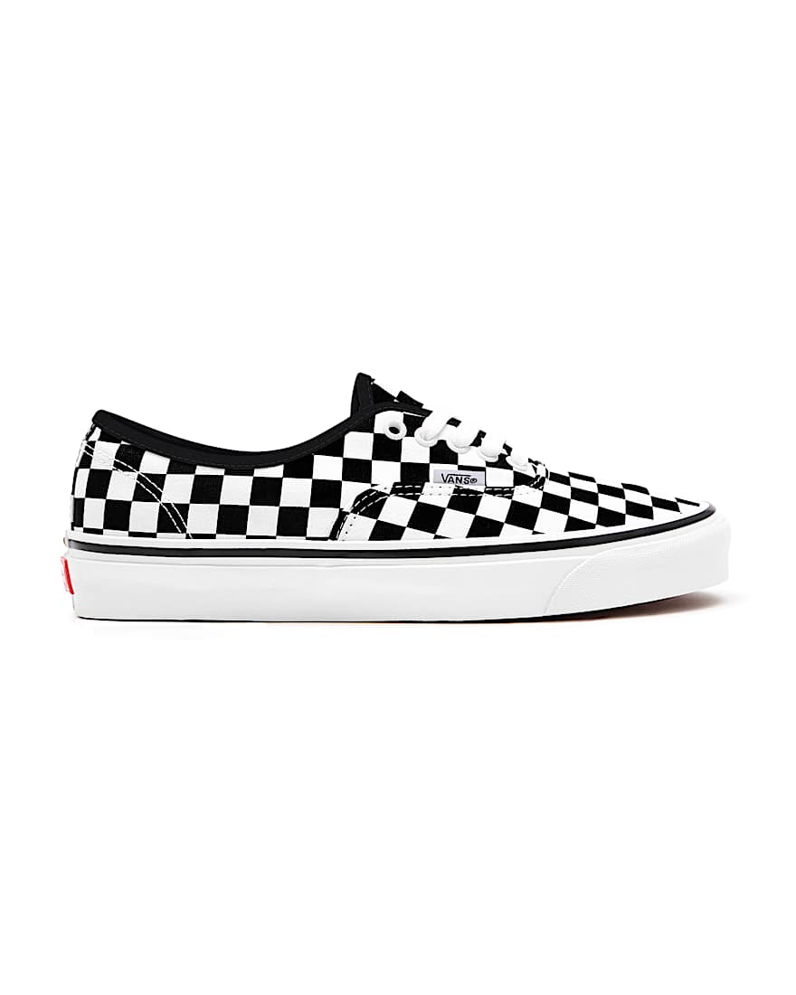 Personalisierbare Checkerboard Authentic mit breiter Passform VANS Wei ALT1