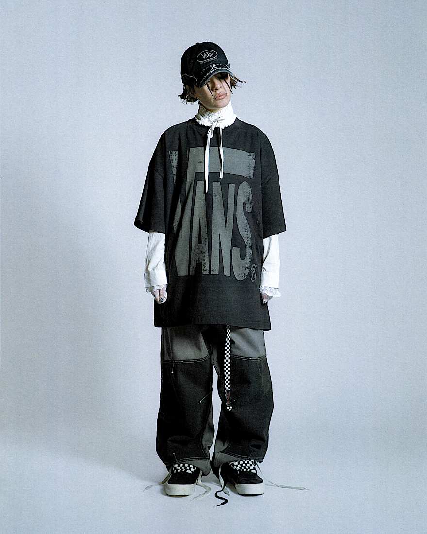 Act Of Disagreement Brushed Logo TShirt VANS Schwarz ALT3