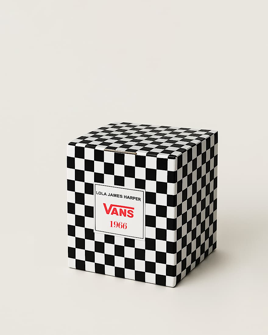Lola James Harper Bespoke candle VANS Noir ALT1