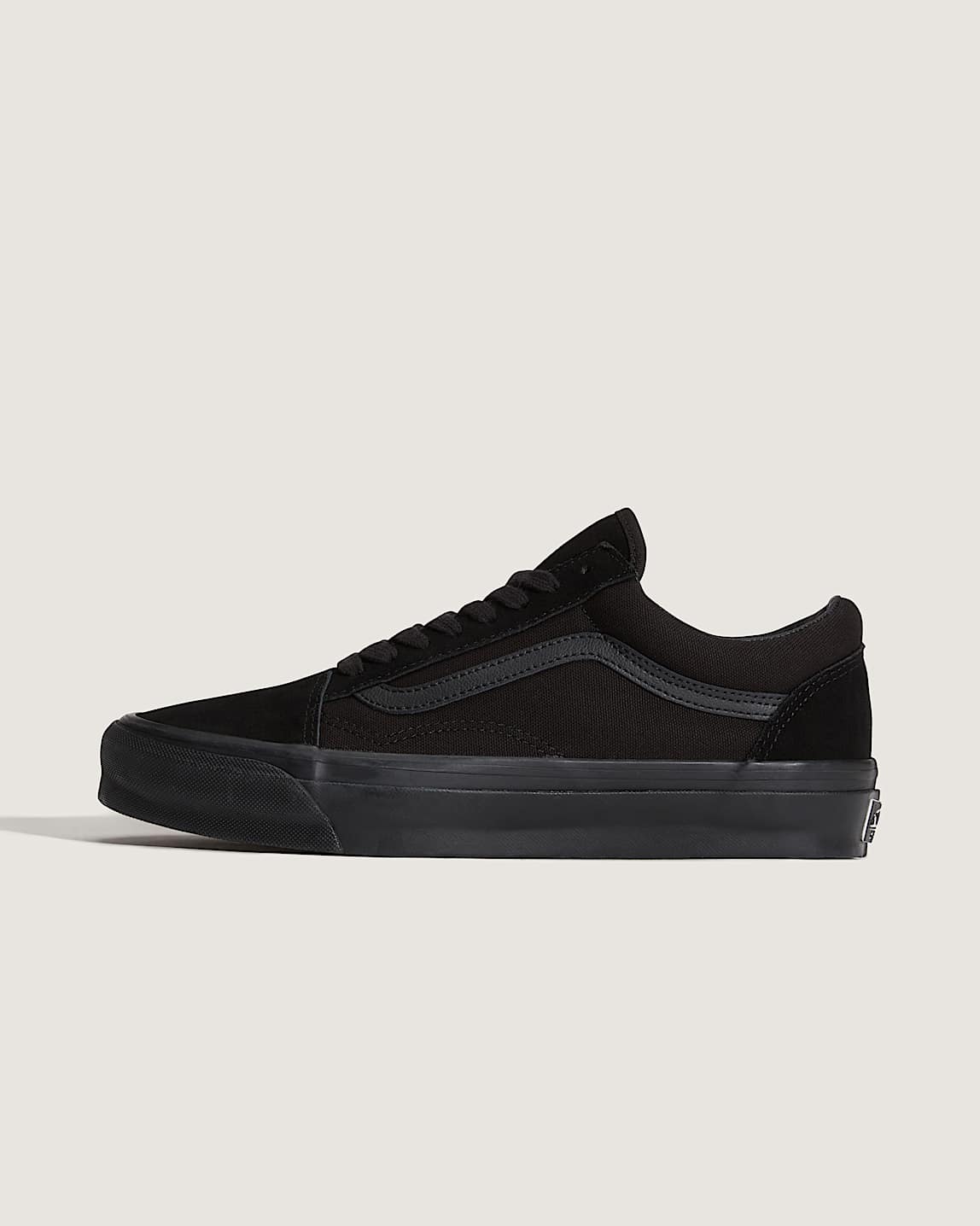 Premium Half Cab Shoes in Black| Vans SE