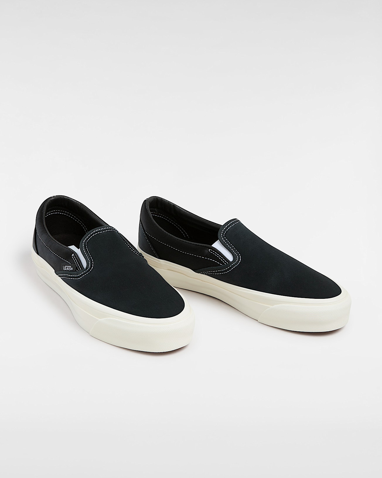 Chaussures Premium SlipOn 98 Satin VANS Noir ALT1