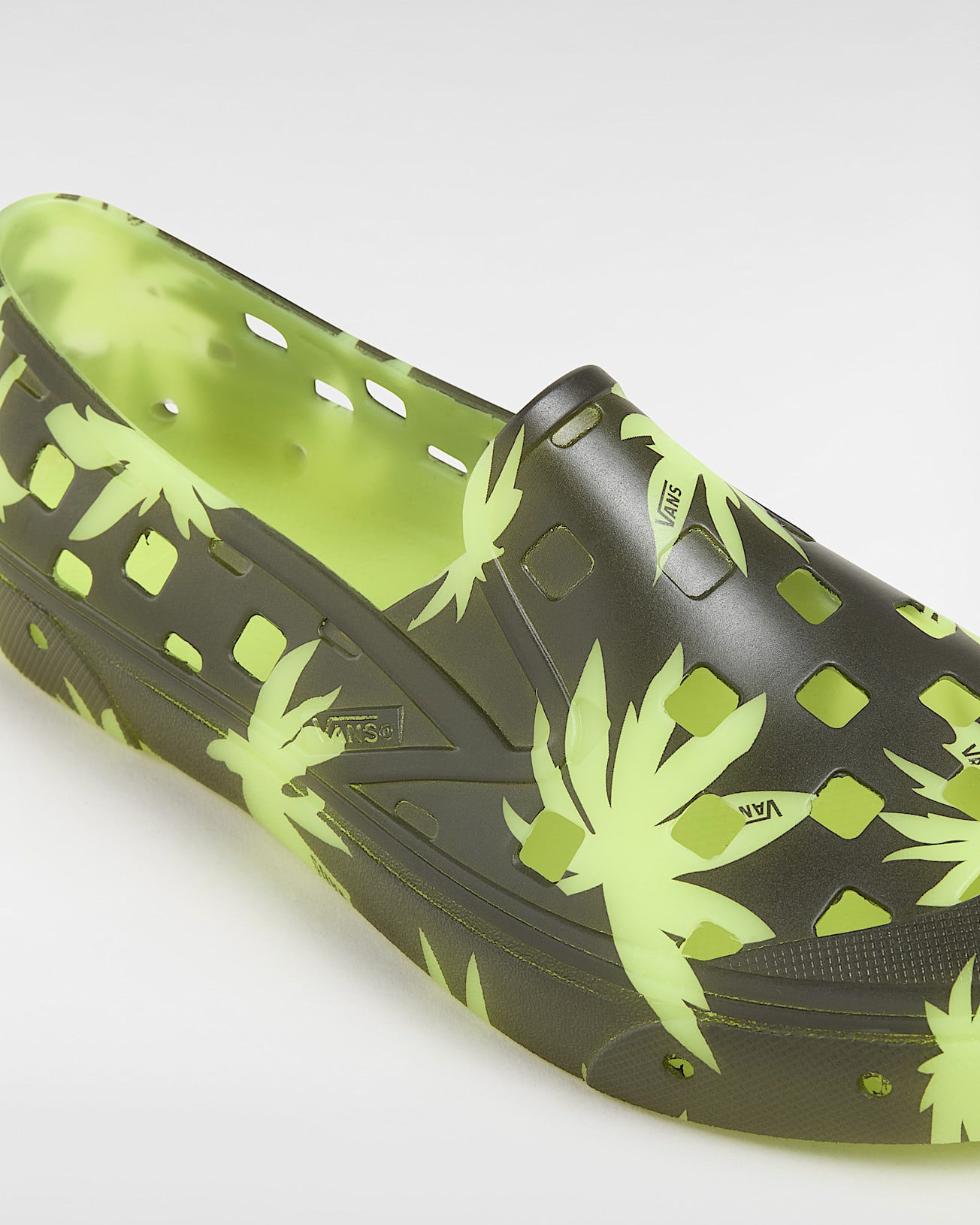 Chaussures SlipOn TRK VANS Vert ALT3