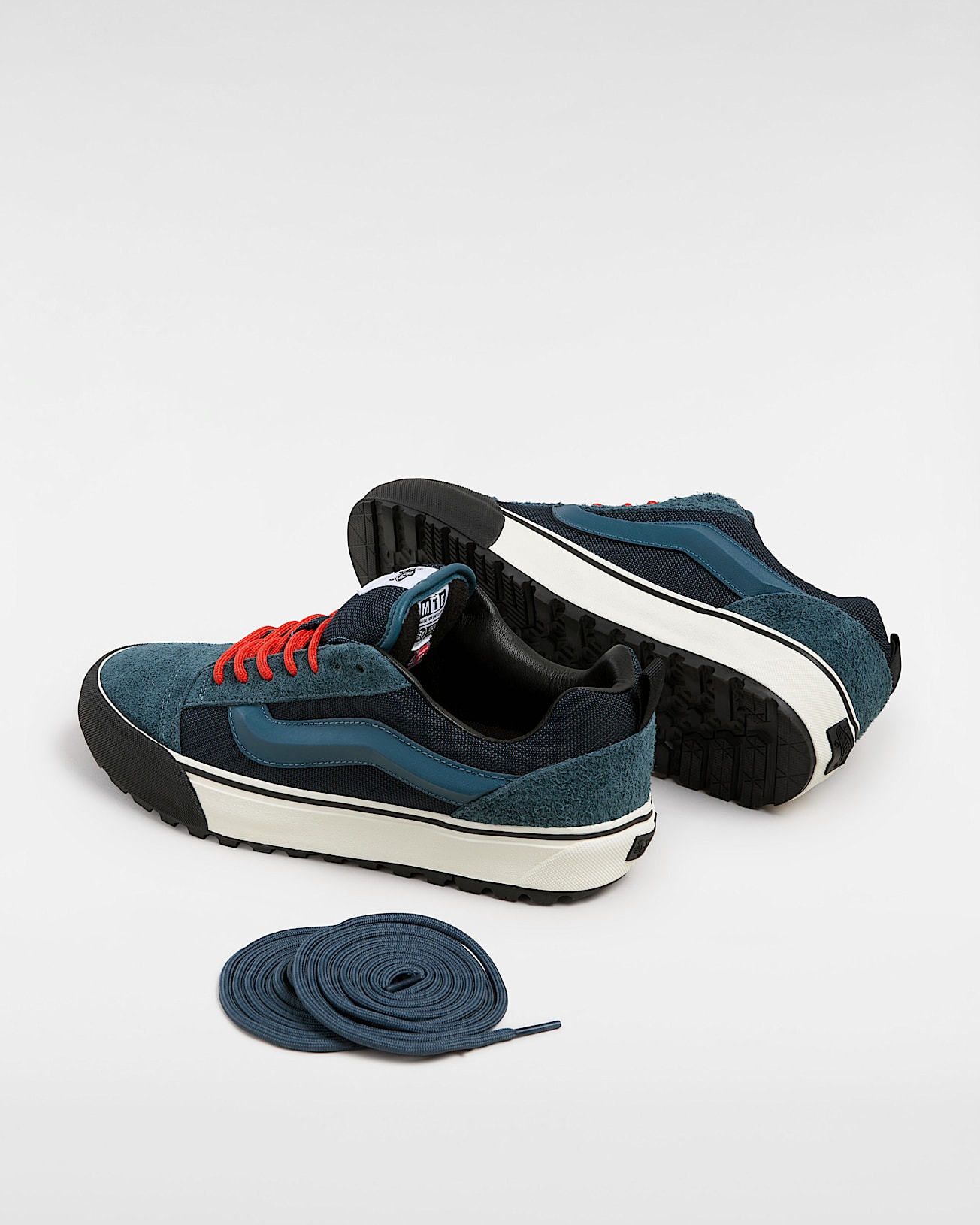 Premium Knu Skool MTE1 Shoes VANS Blue ALT2