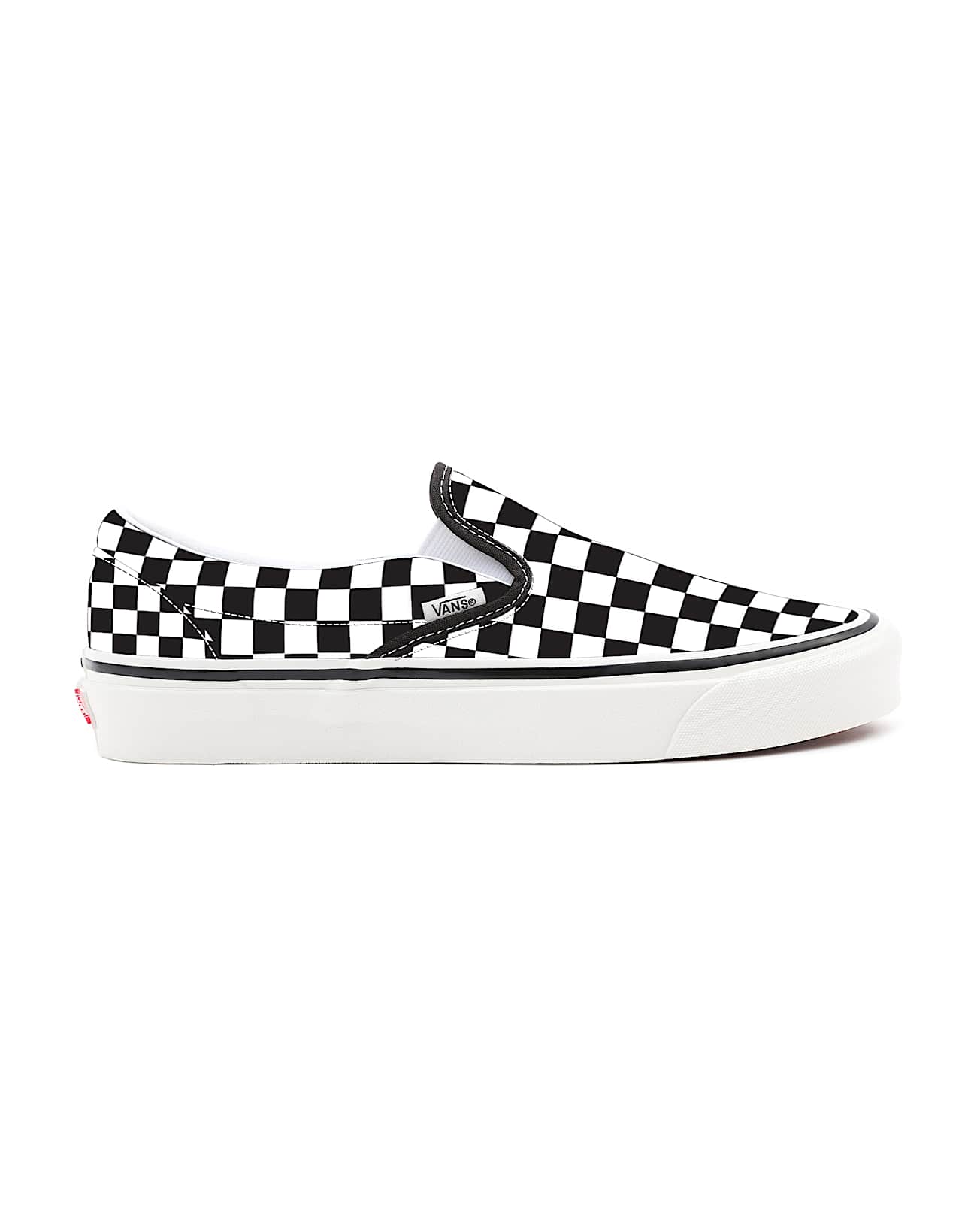 Personalisierbare Checkerboard SlipOn mit weiter Passform VANS SchwarzWei ALT1