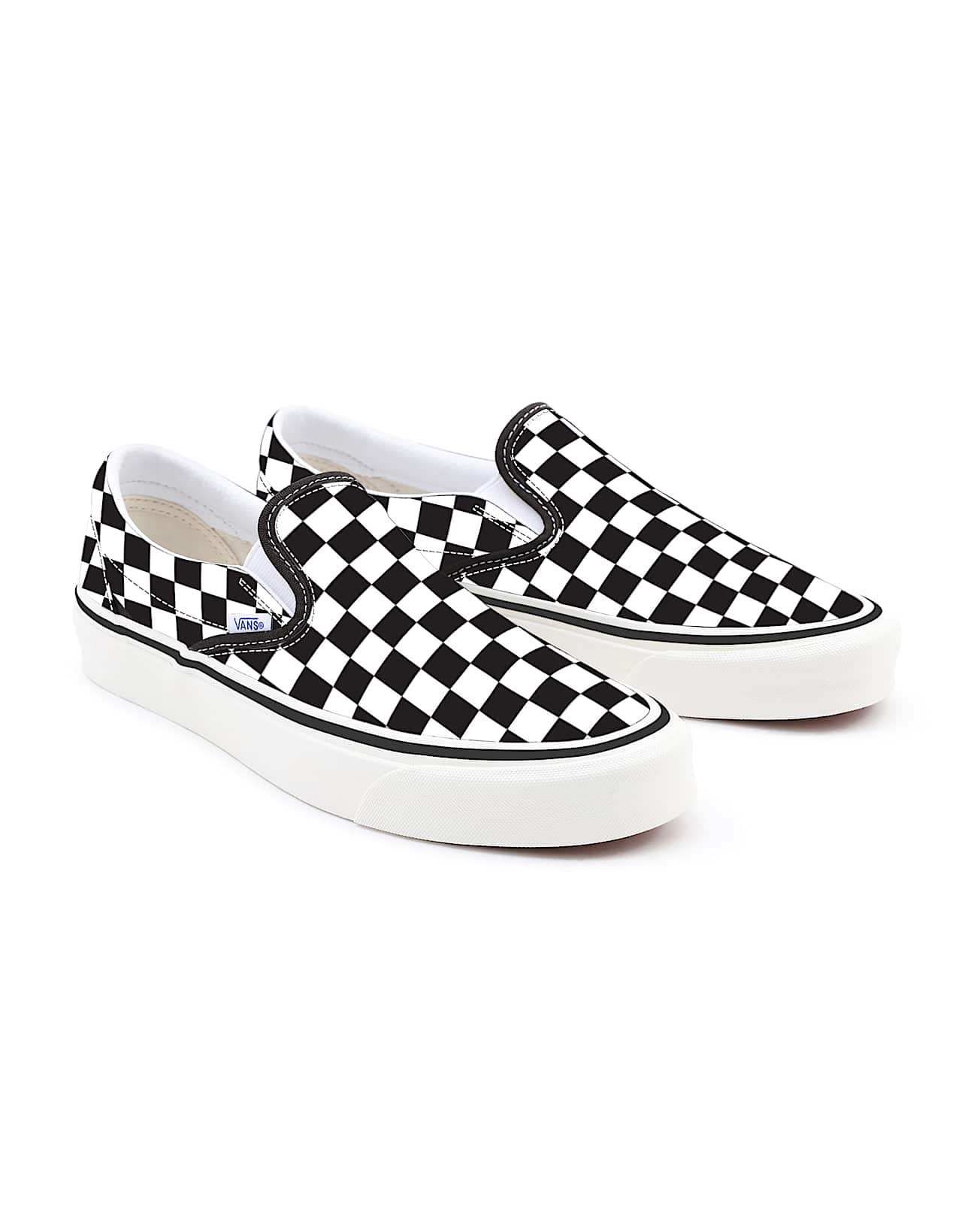 Personalisierbare Checkerboard SlipOn mit weiter Passform VANS SchwarzWei HERO