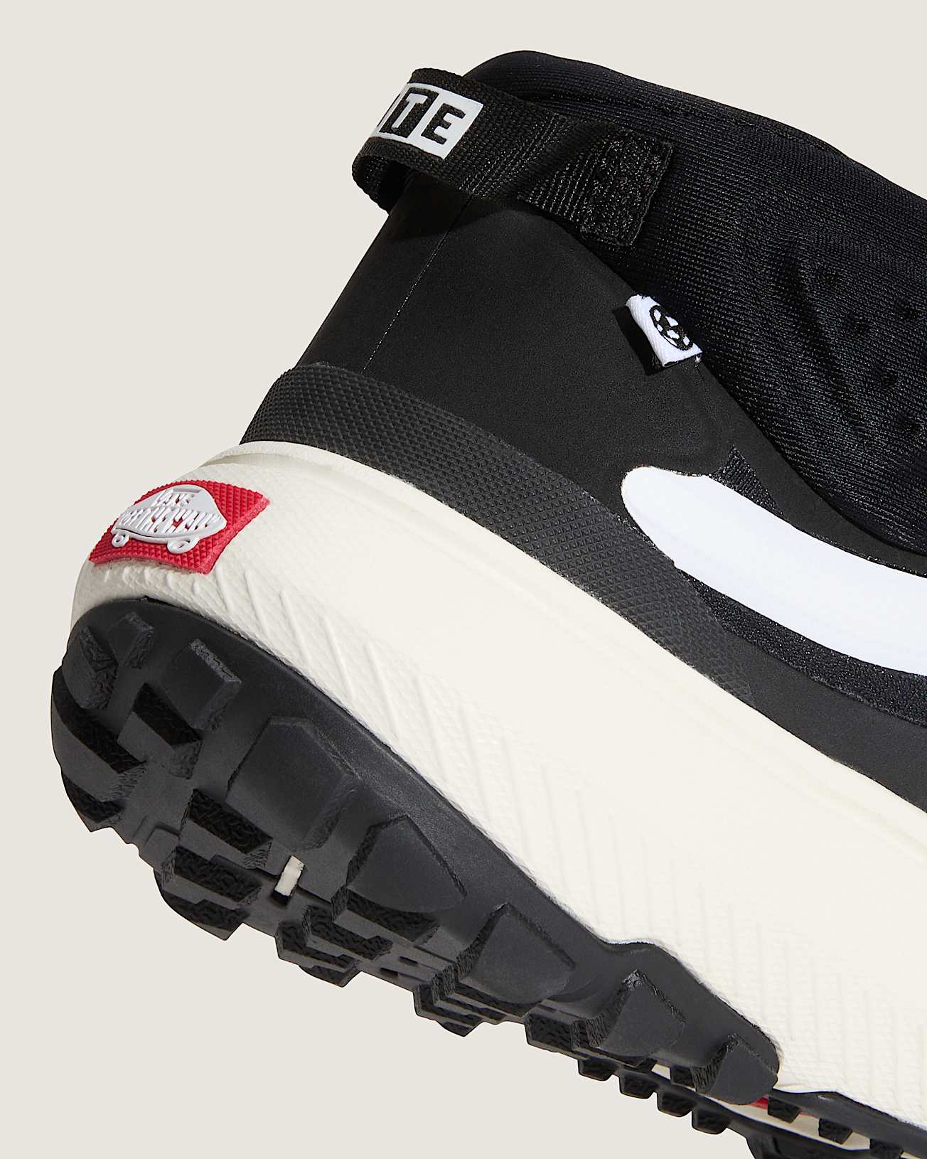 MTE Crosspath Mid Shoes VANS Black ALT8