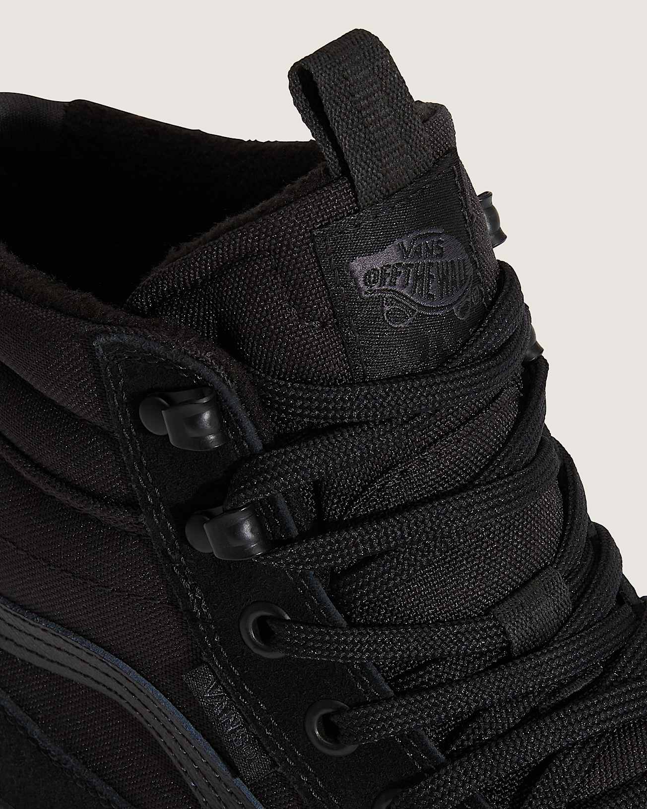 Sk8Hi Waterproof Insulated Schuhe VANS Schwarz ALT7