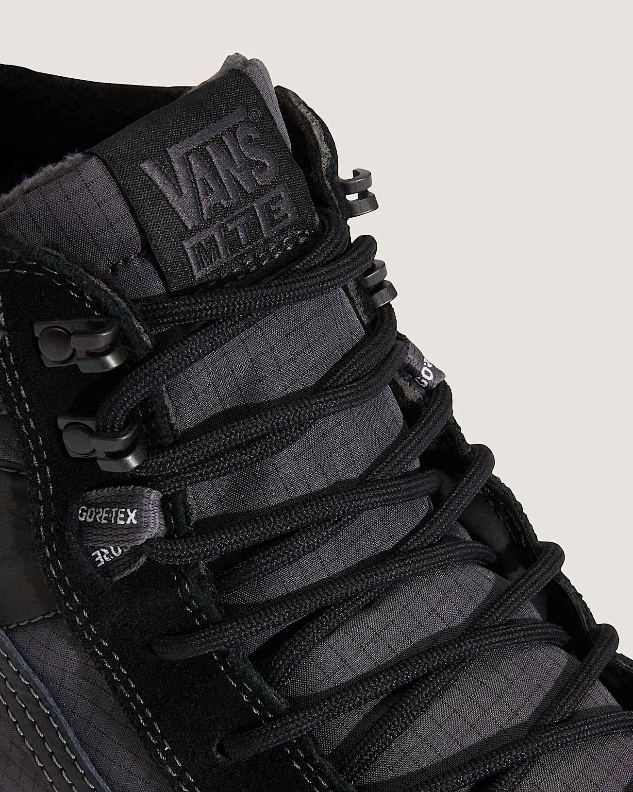 Scarpe con isolamento Sk8Hi GORETEX VANS Nero ALT7