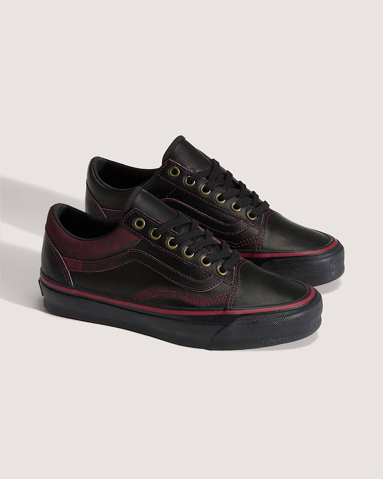 Chaussures Premium Old Skool Tania VANS Rouge ALT1
