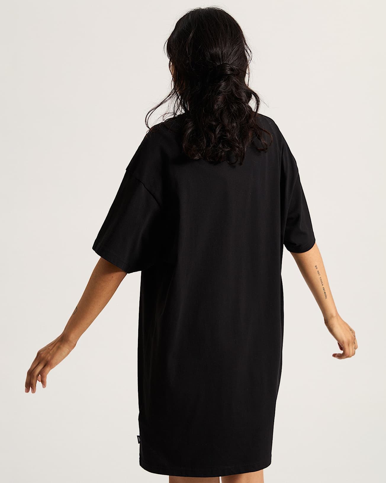 Center Vee TShirtKleid VANS Schwarz ALT3