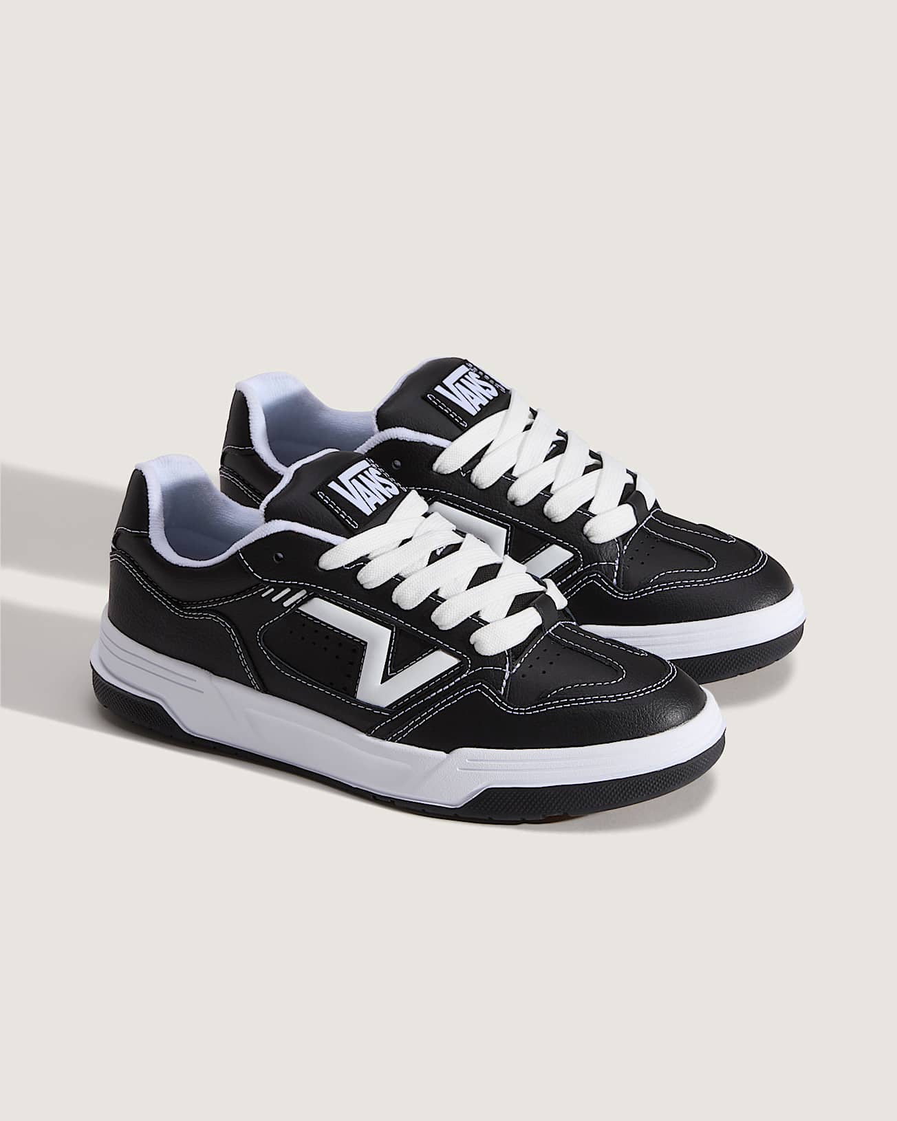 Upland Shoes VANS Black ALT1