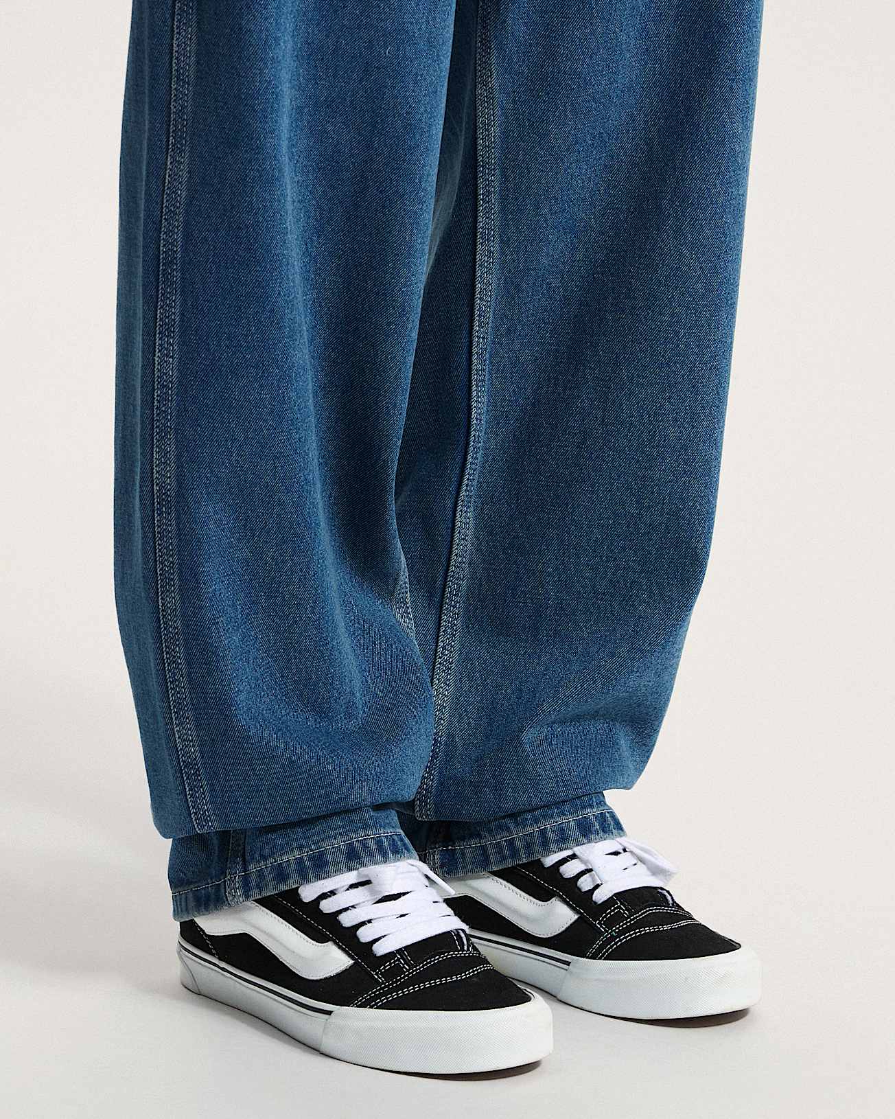 Knu Skool Shoes VANS Black ALT4