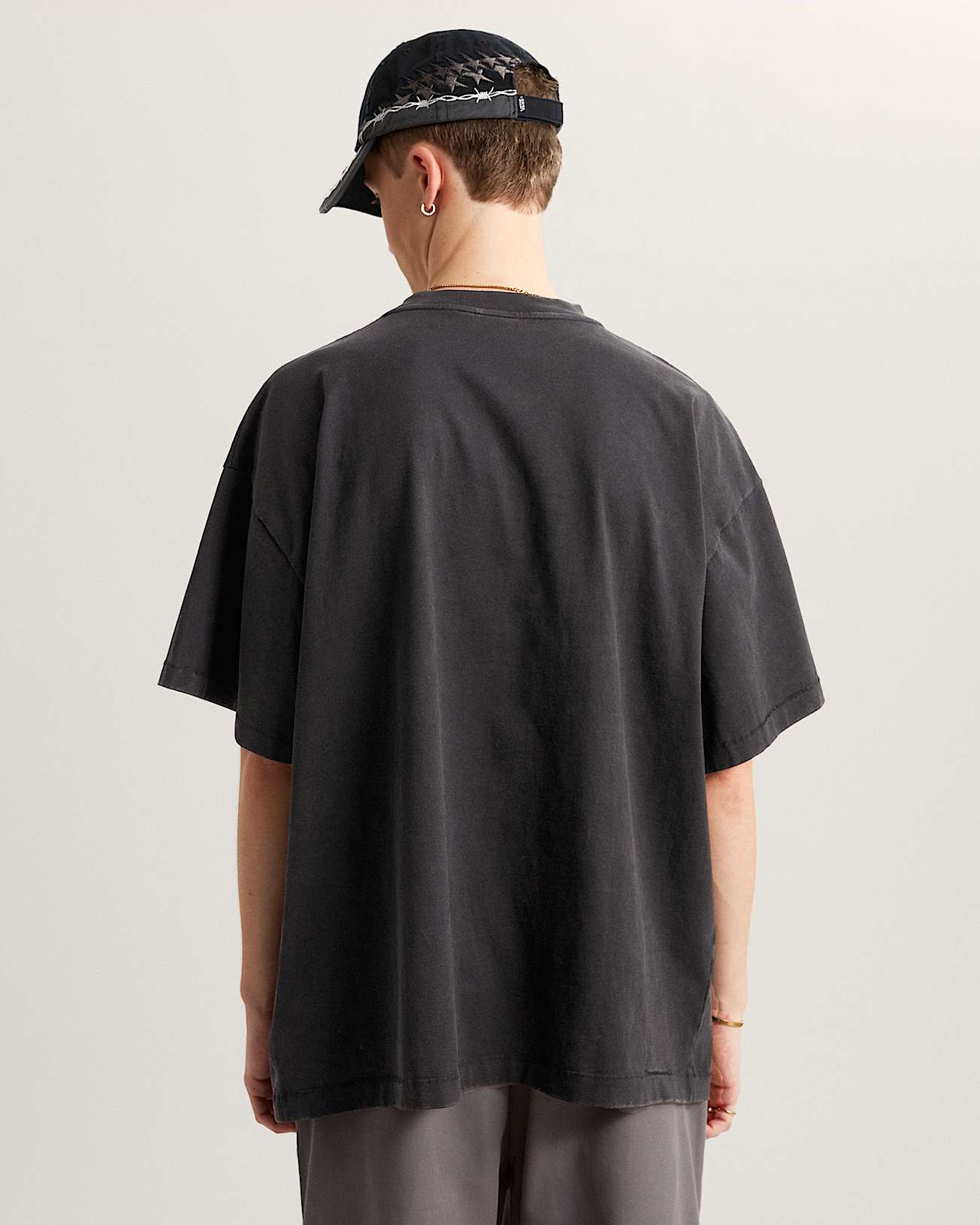 Act Of Disagreement Oval Logo TShirt VANS Schwarz ALT3