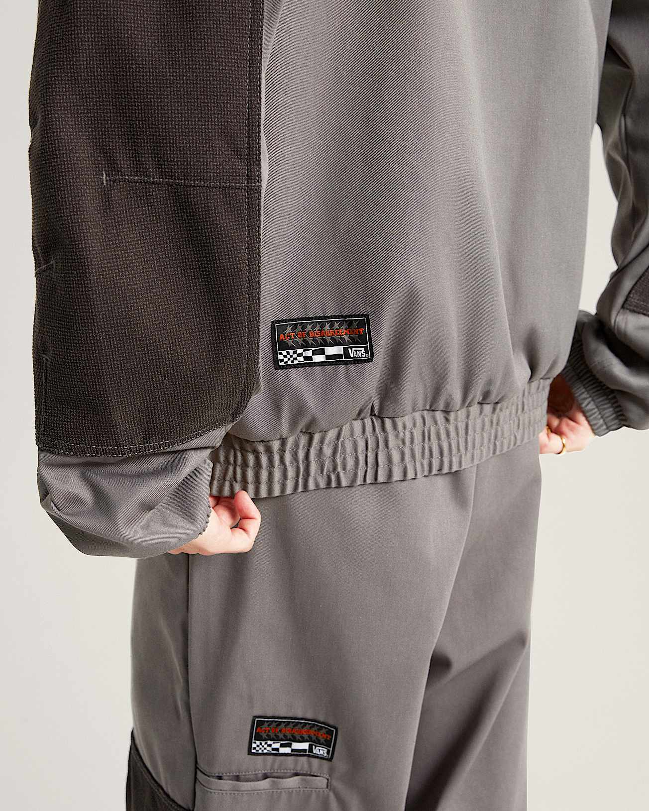 Act Of Disagreement Abrasion Jacke VANS Grau ALT5