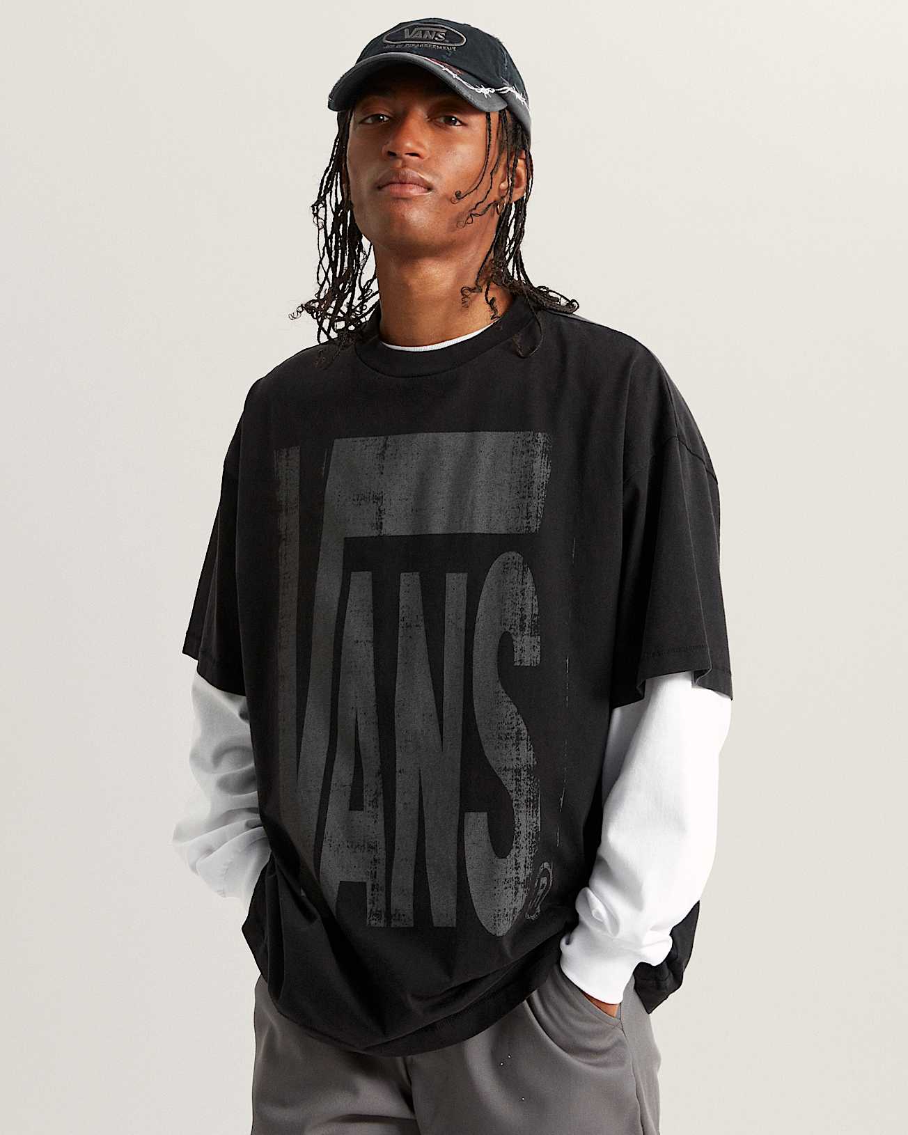 Act Of Disagreement Brushed Logo TShirt VANS Schwarz ALT1