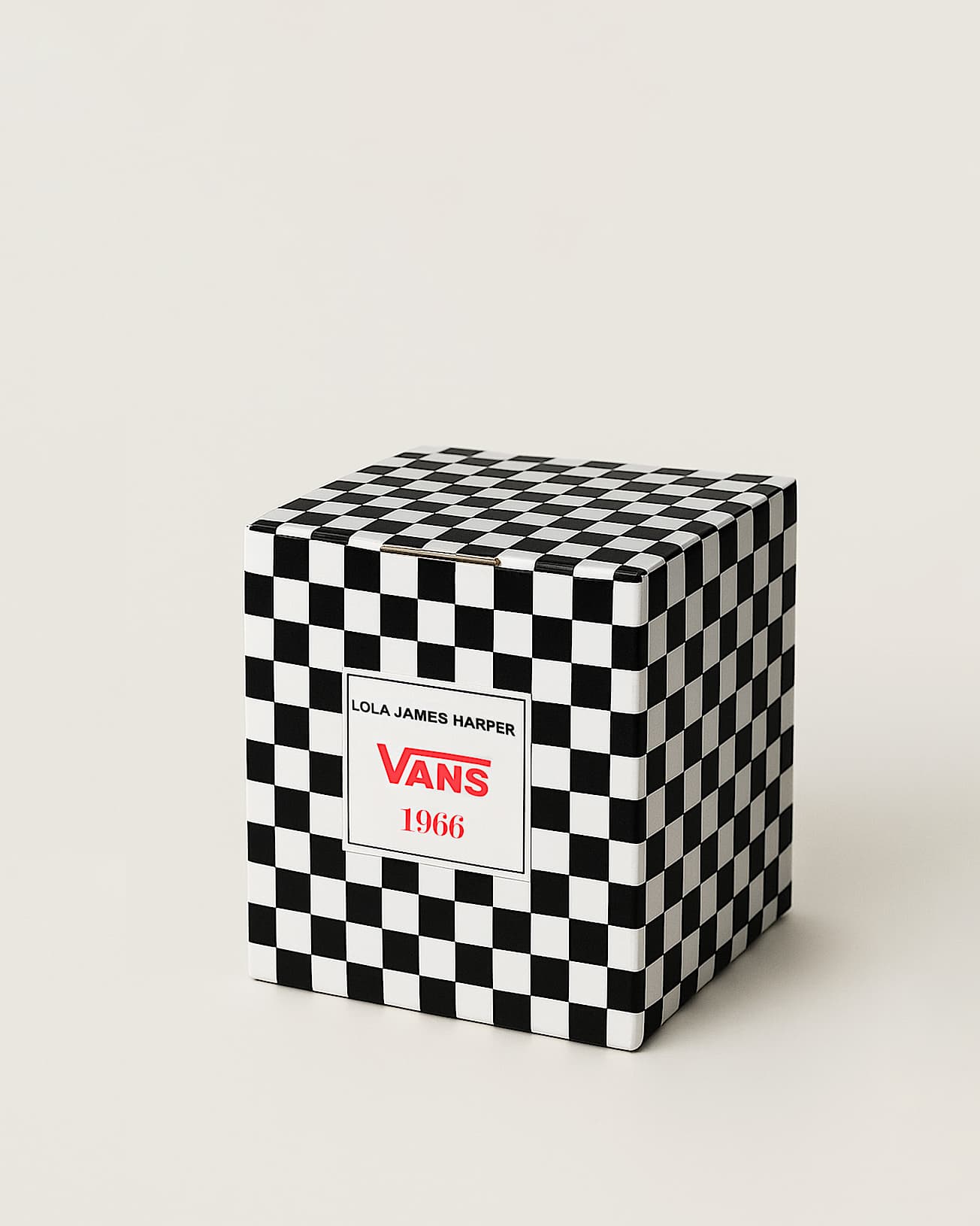 Lola James Harper Bespoke candle VANS Noir ALT1