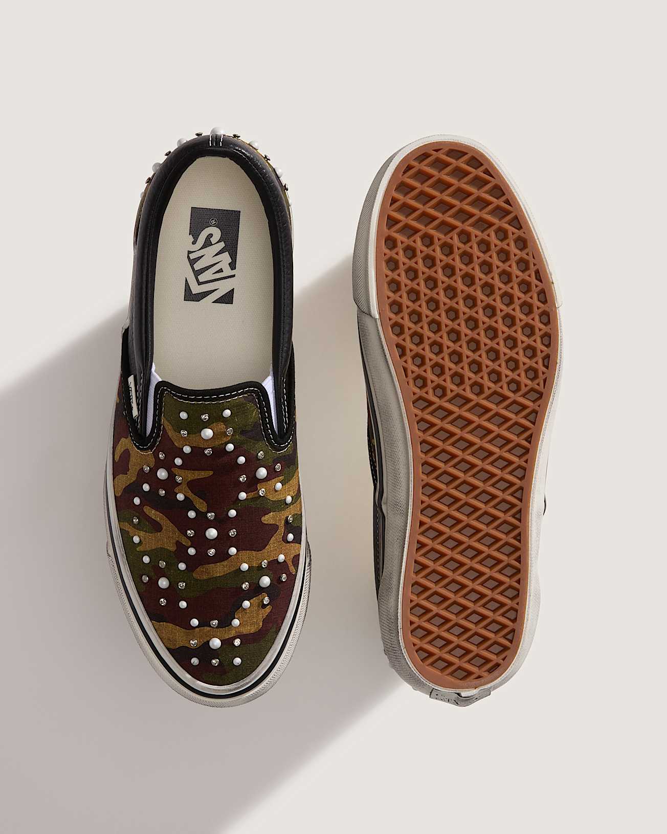 Premium Classic SlipOn Shoes VANS Black ALT2