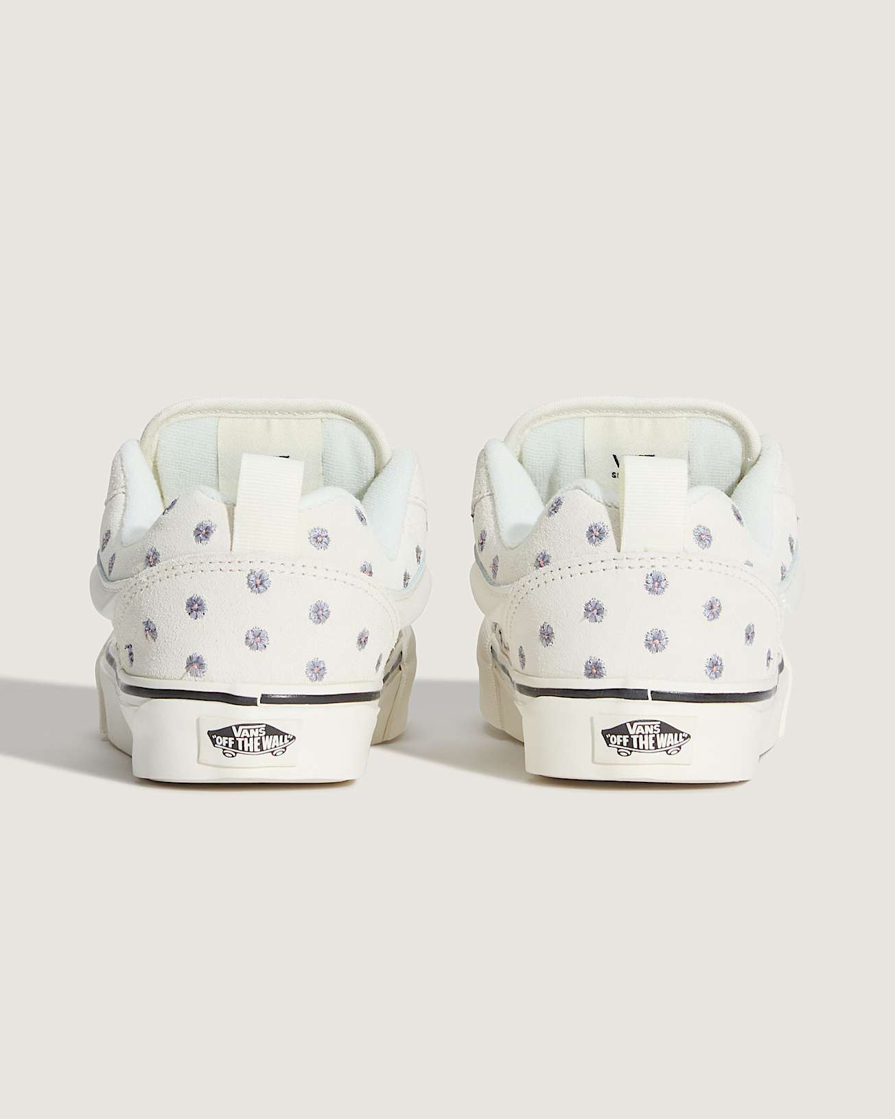 Knu Skool Shoes VANS White ALT3