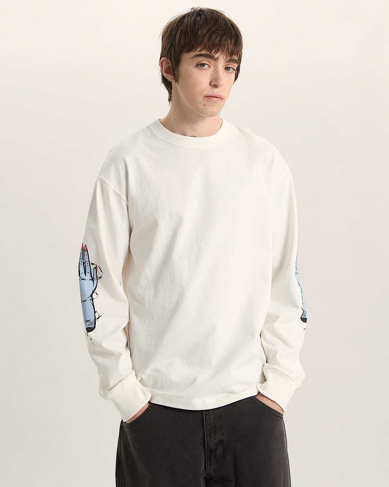 Dayana Zombie Hand LangarmTShirt VANS Wei ALT2