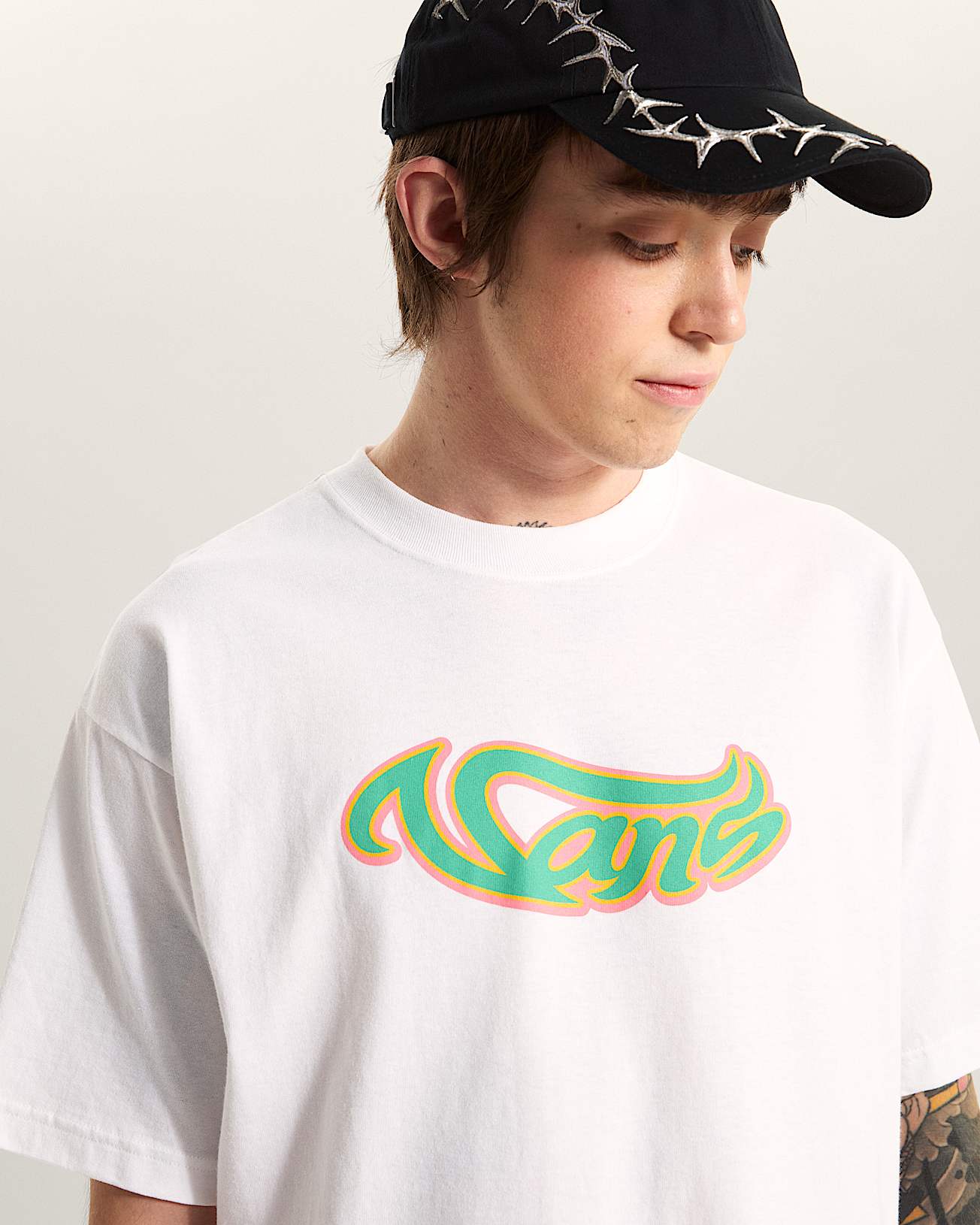 Wavy Script TShirt VANS White ALT5