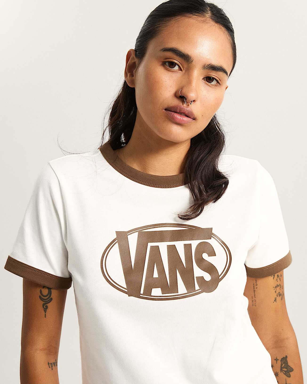 W CENTER CHEST RINGER TEE EGRET VANS Blanco ALT5