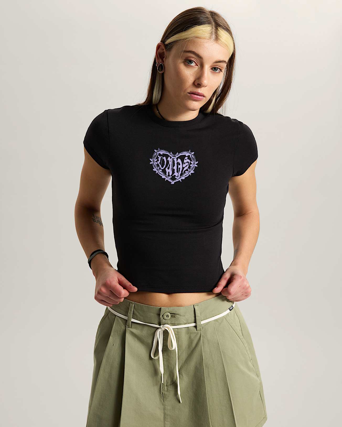 Tshirt Barbed Heart VANS Preto ALT2