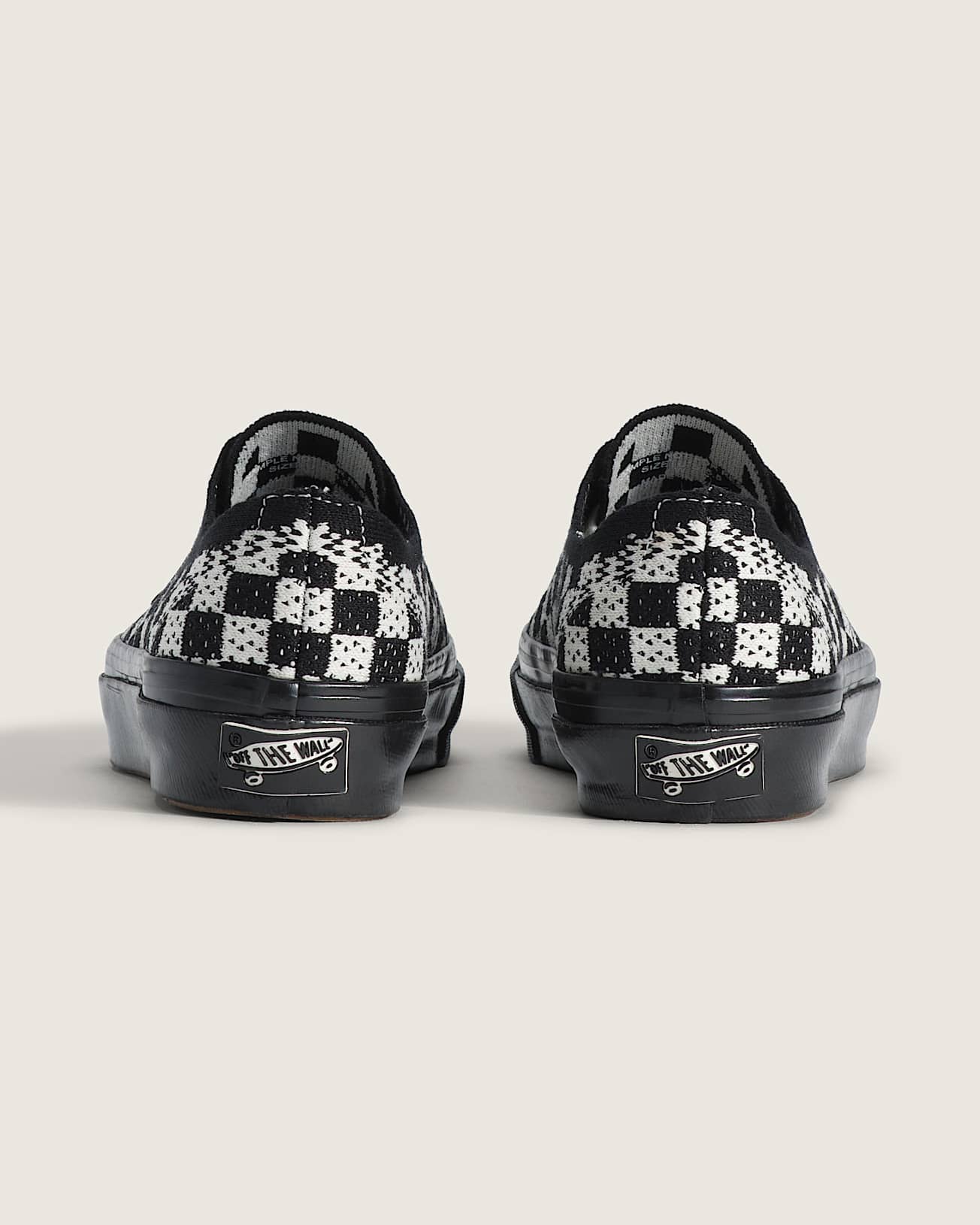 Tnis Premium Authentic Checkerboard VANS Preto ALT3