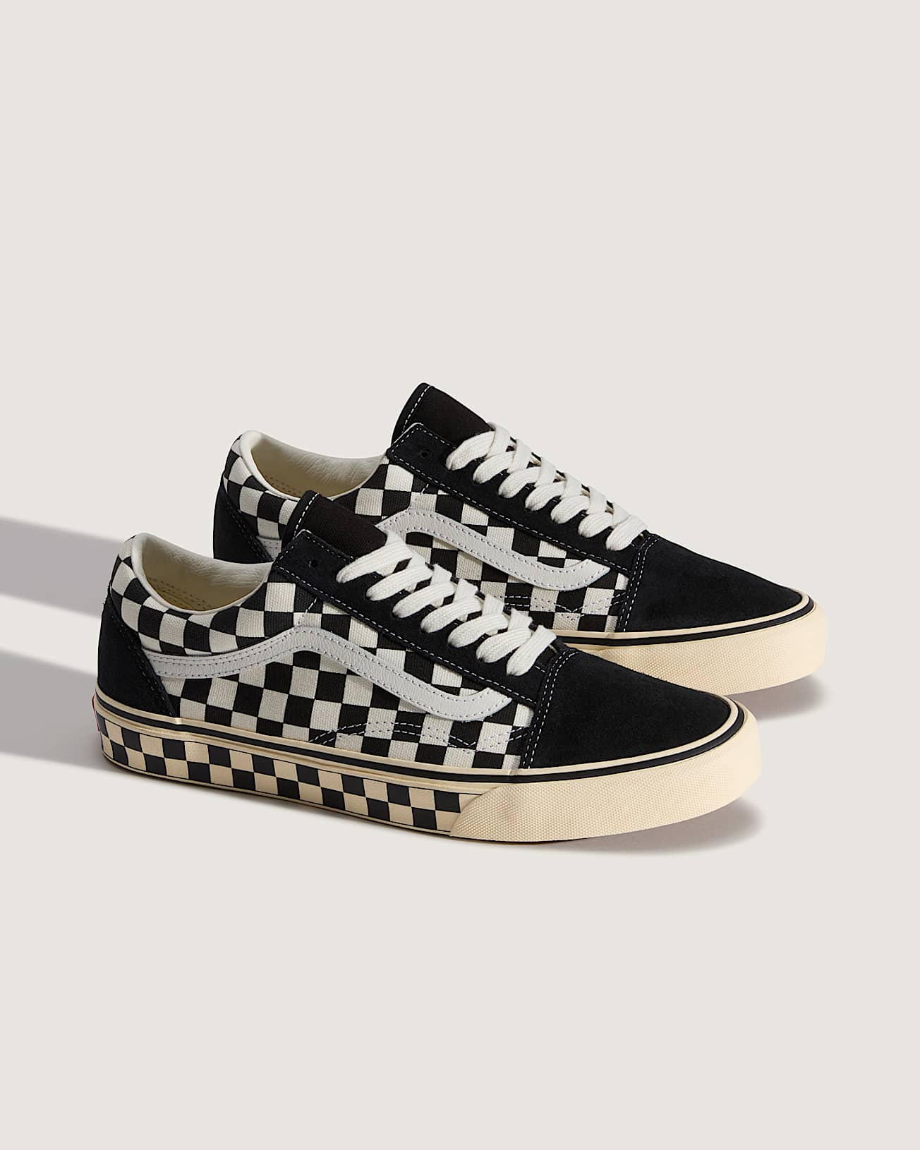 Old Skool Shoes VANS Black ALT1