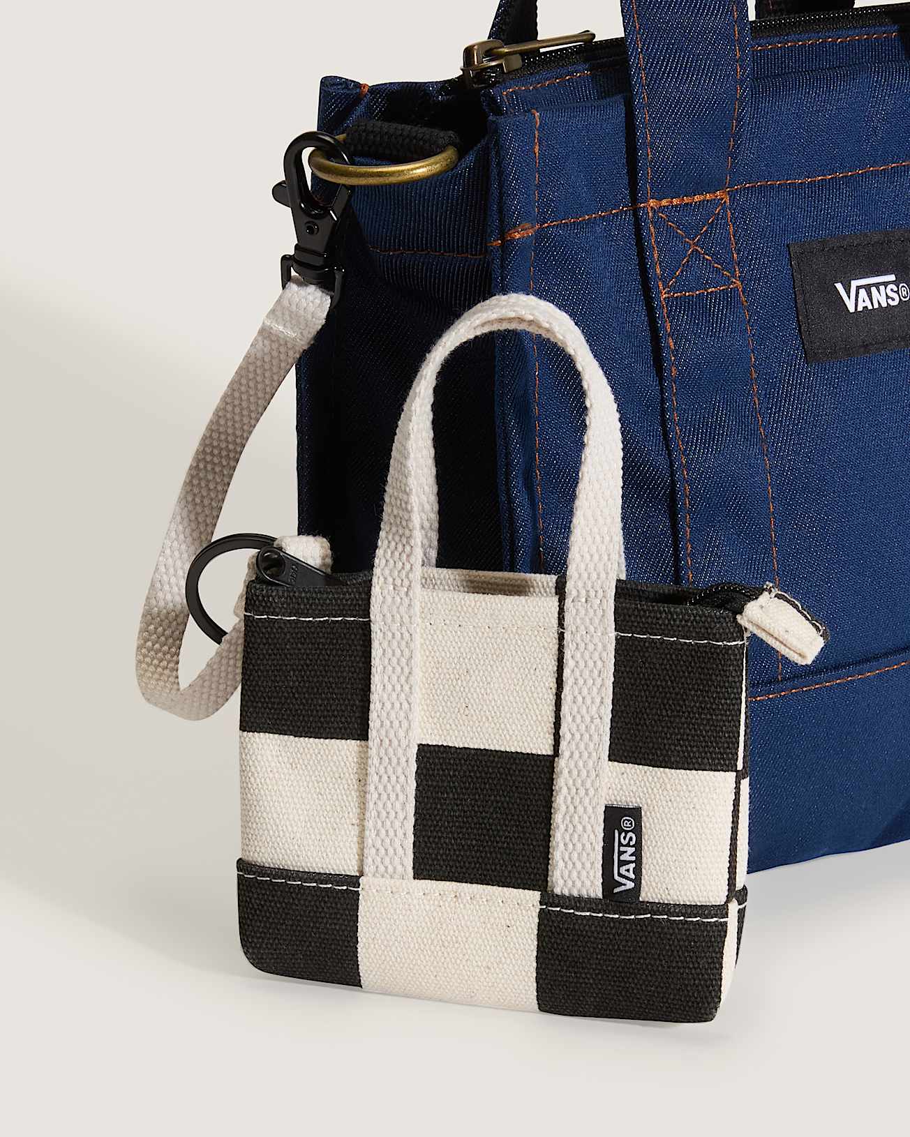Fourretout Micro Pergs VANS BlancNoir ALT2