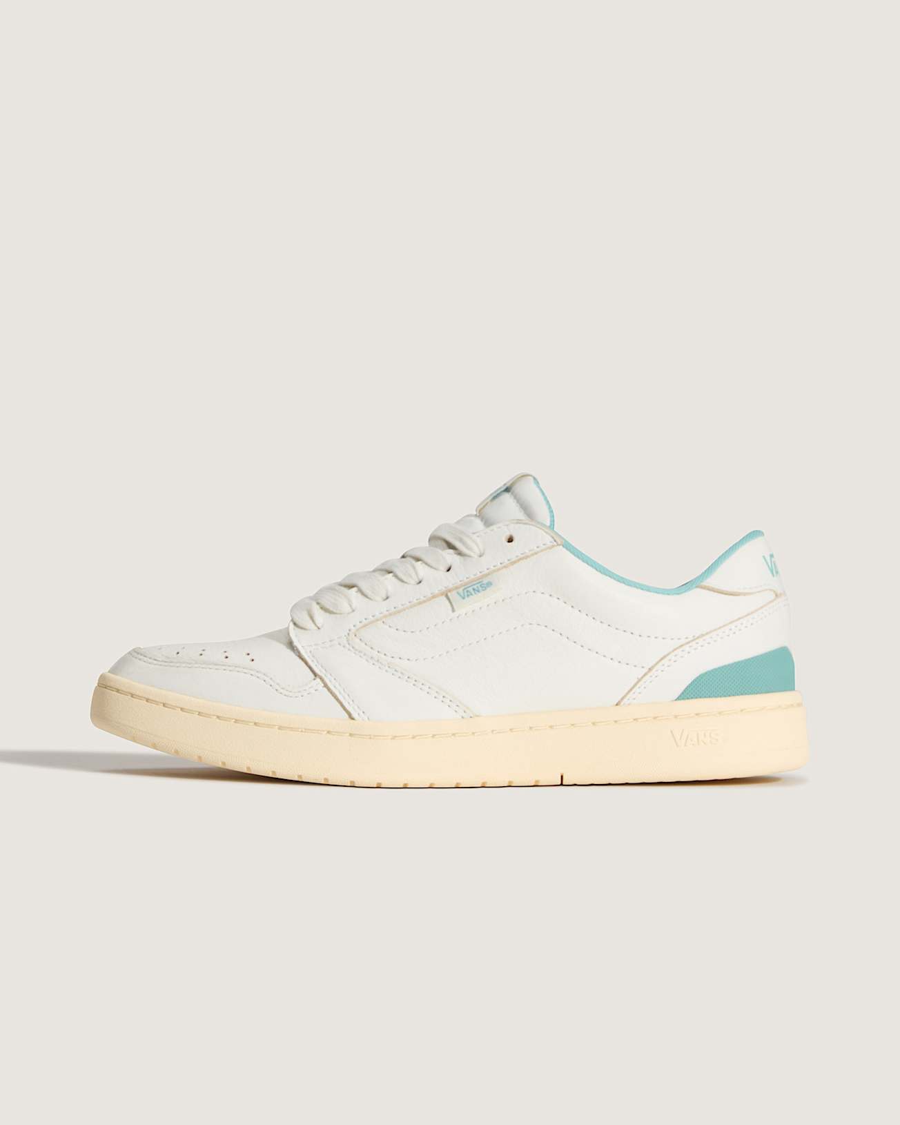 Chaussures Court Low VANS Beige HERO