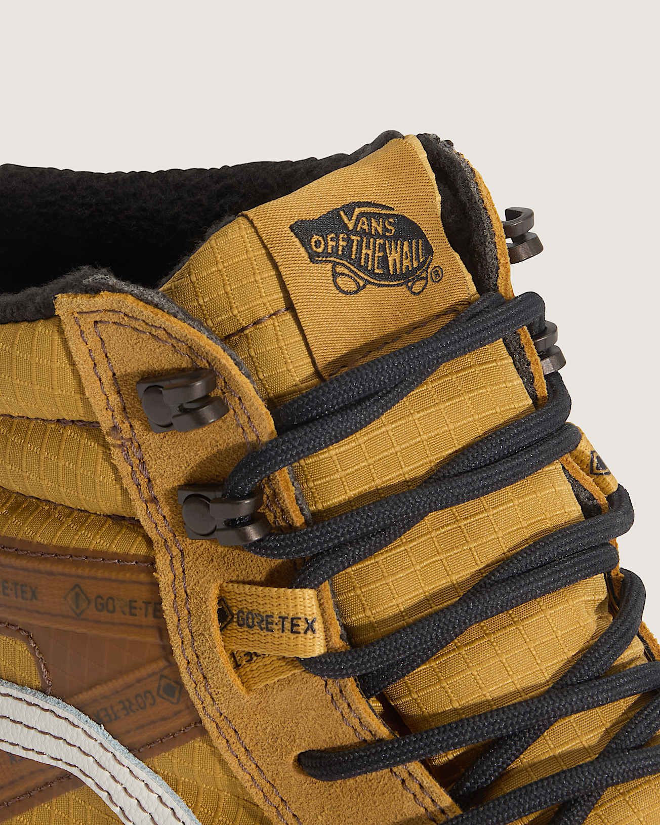 Sk8Hi GORETEX Insulated Schuhe VANS Beige ALT7