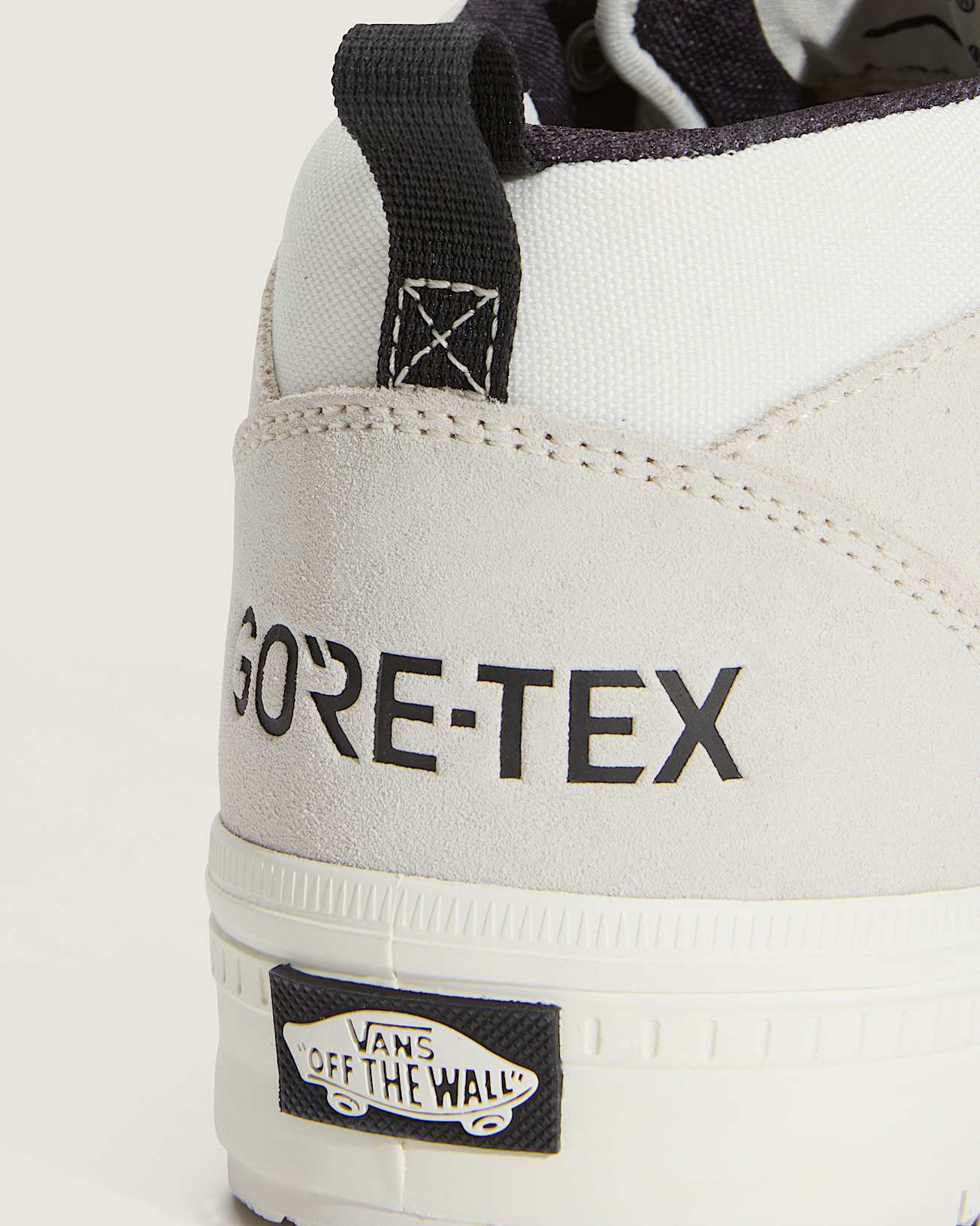 Chaussures Half Cab GORETEX Insulated VANS Blanc ALT8