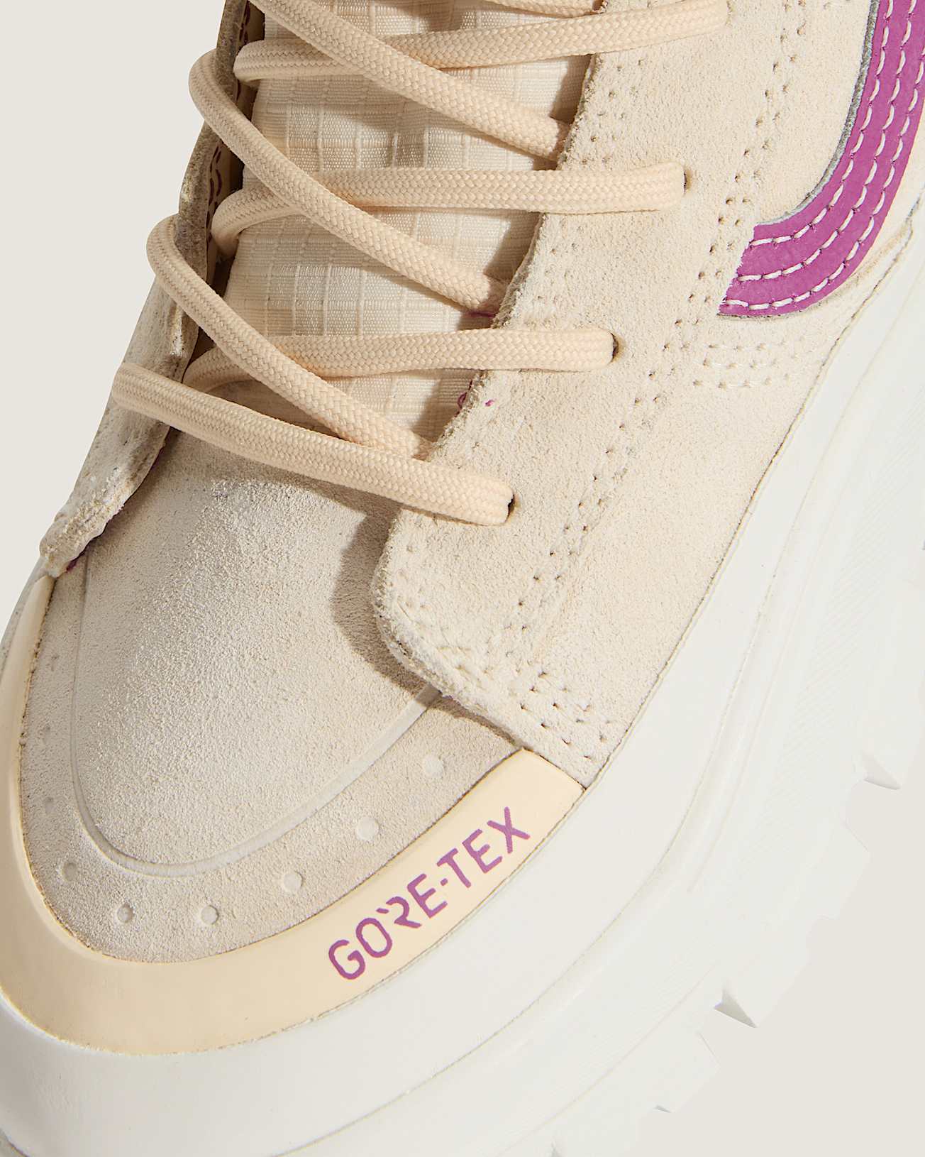 Sk8Hi GORETEX Insulated Shoes VANS Beige ALT7