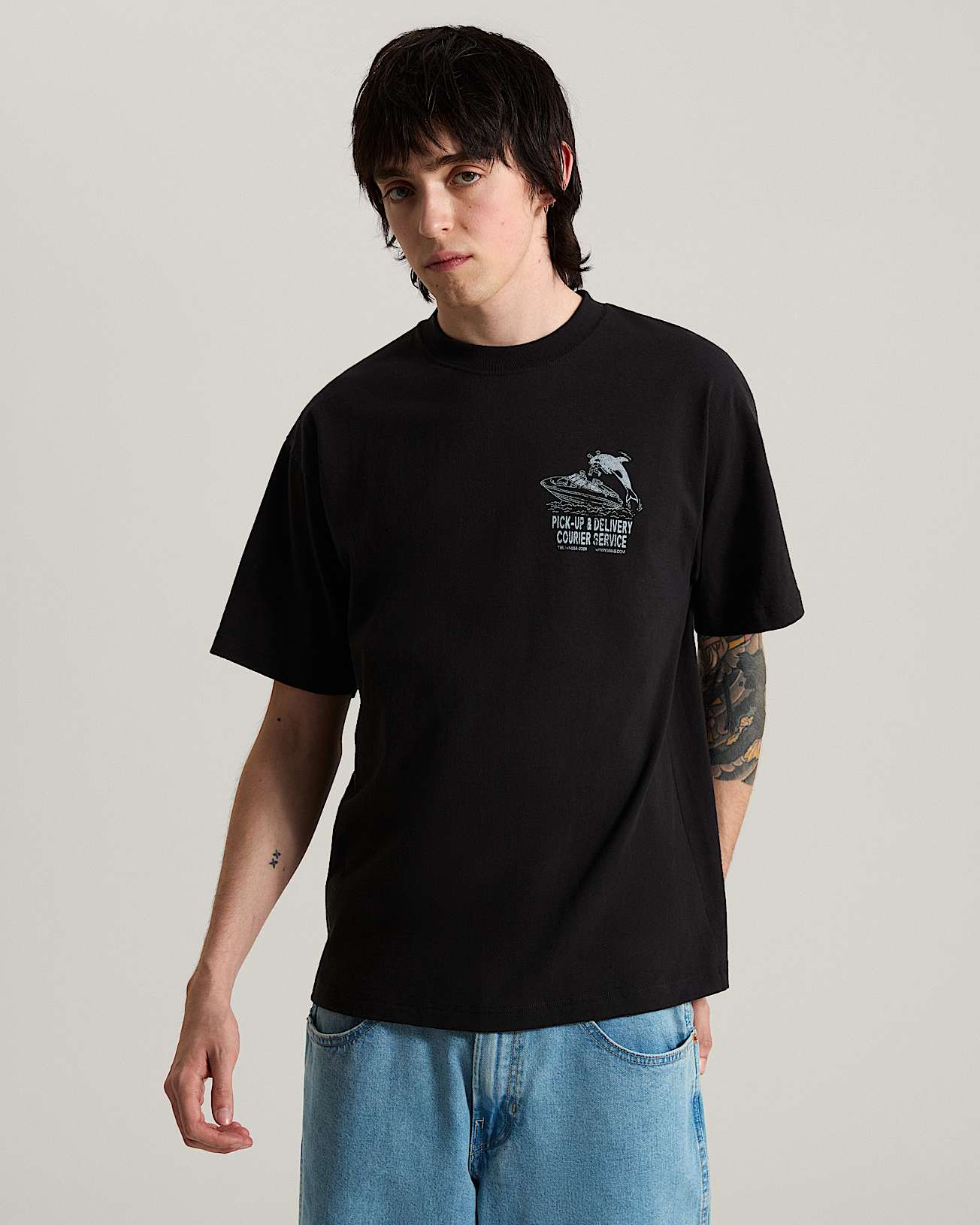 Tshirt Paulys Delivery VANS Noir ALT2