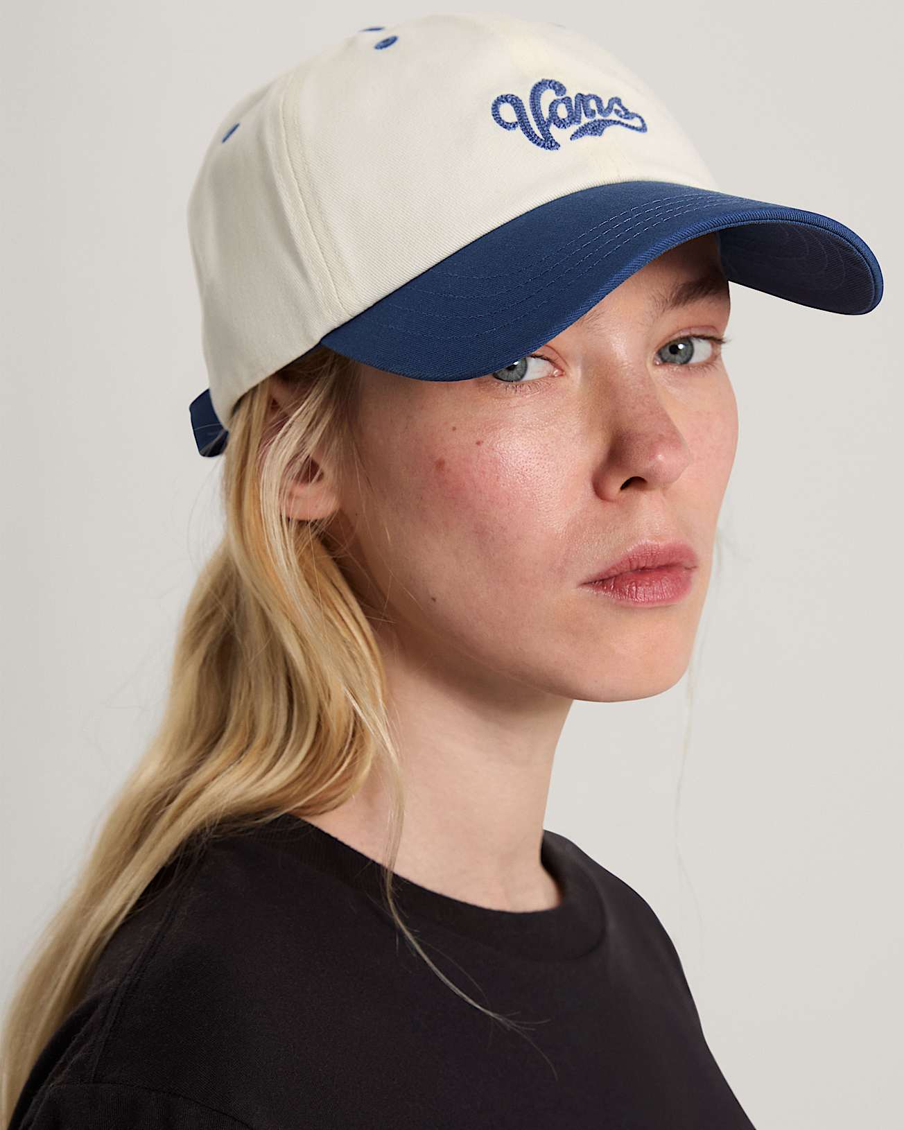 Lefty Script Curved Bill Jockey True Navy VANS Blanc ALT3