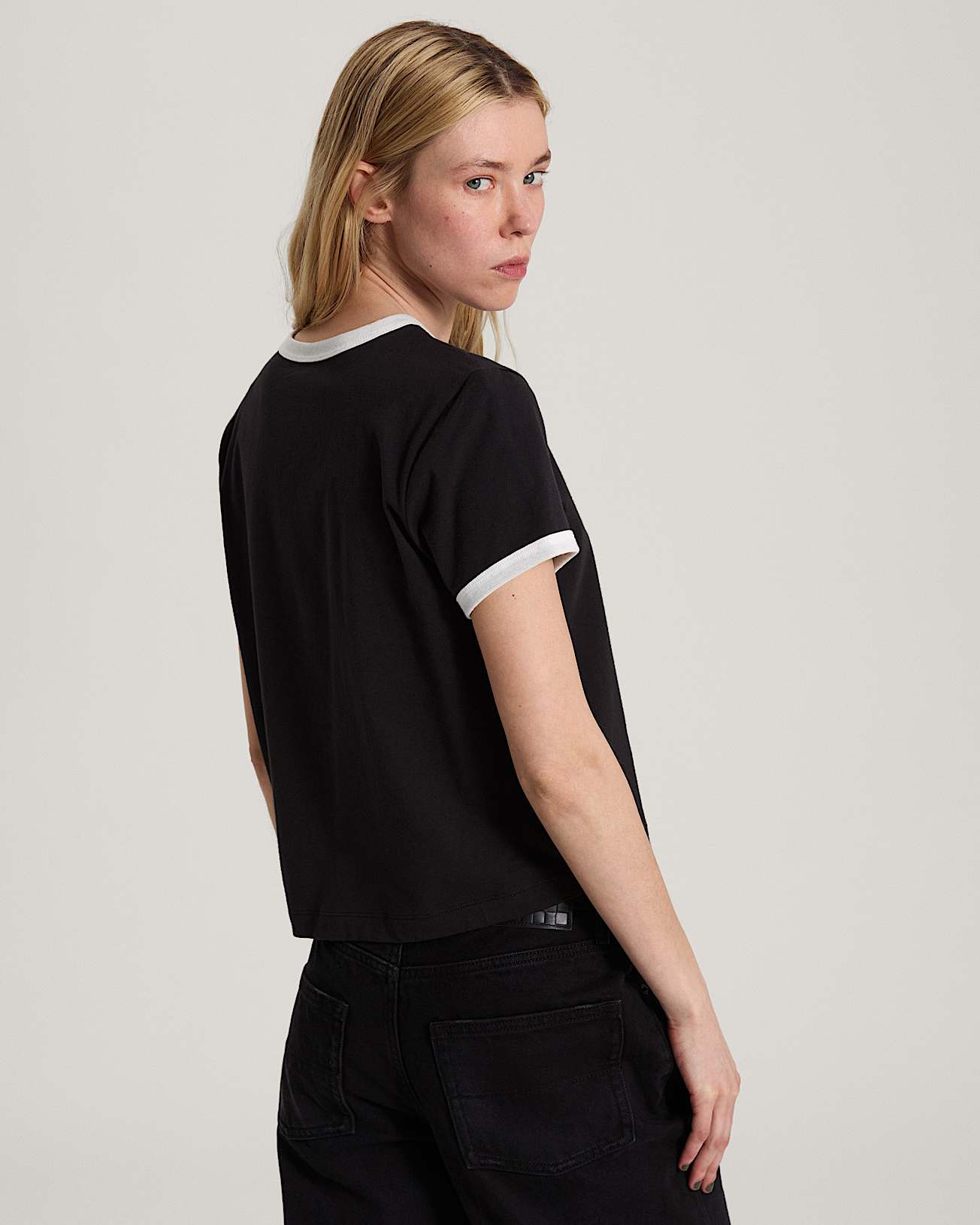Places I Wish To Go Ringer SS Tee Black VANS Black ALT3