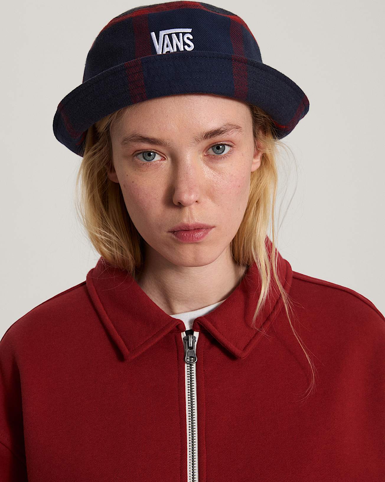 Stretch Logo Bucket Hat Parisian NightPppyEmbr VANS Red ALT3
