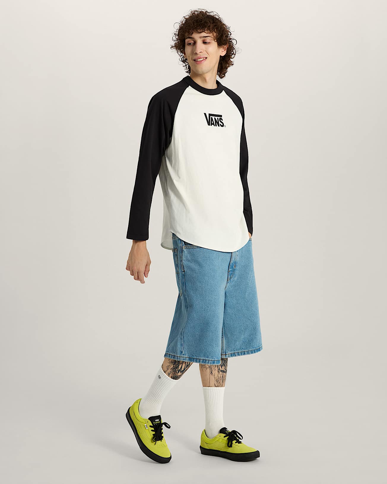 Core Raglan LangarmTShirt VANS Schwarz ALT4