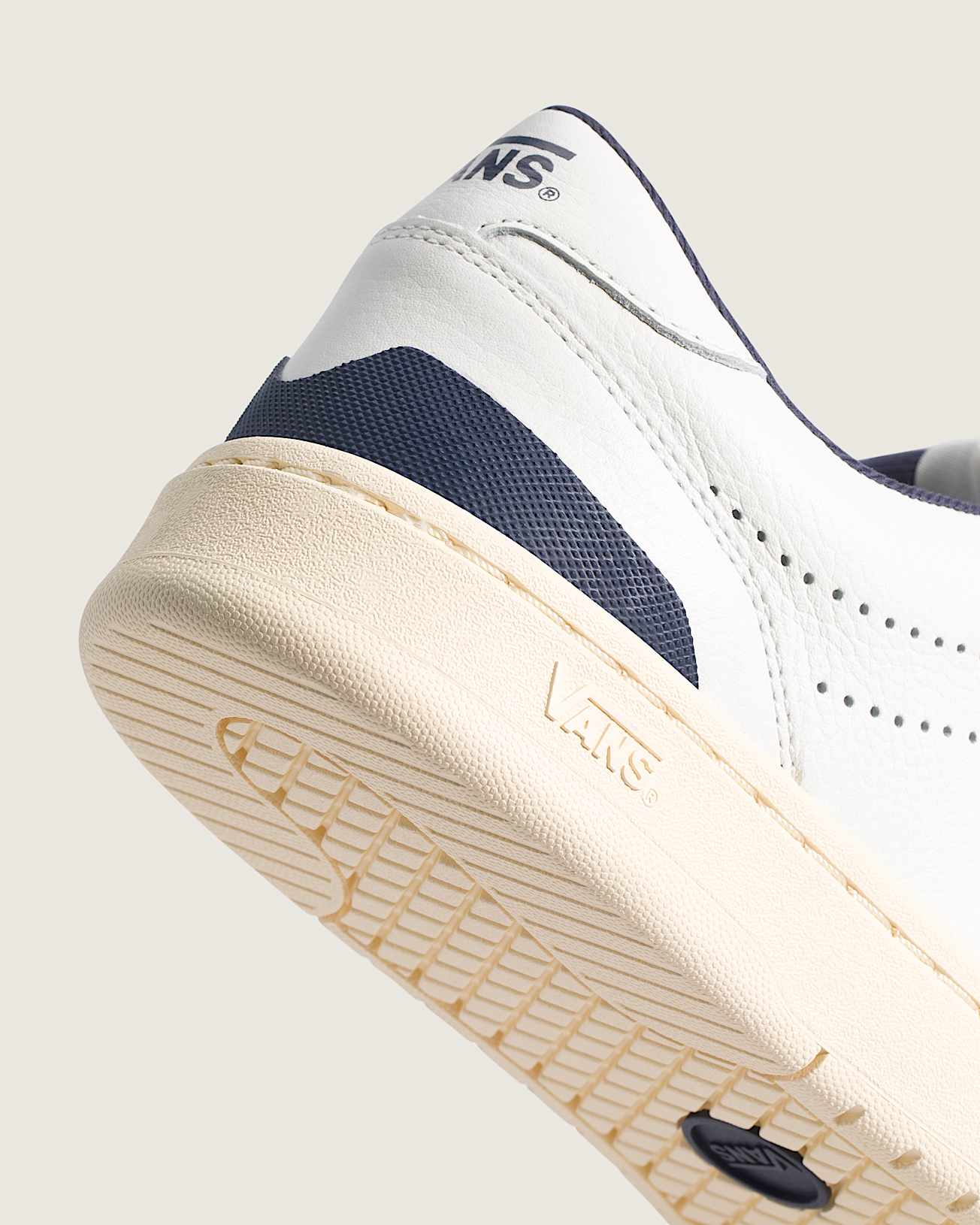 Chaussures Court Low VANS Blanc ALT4