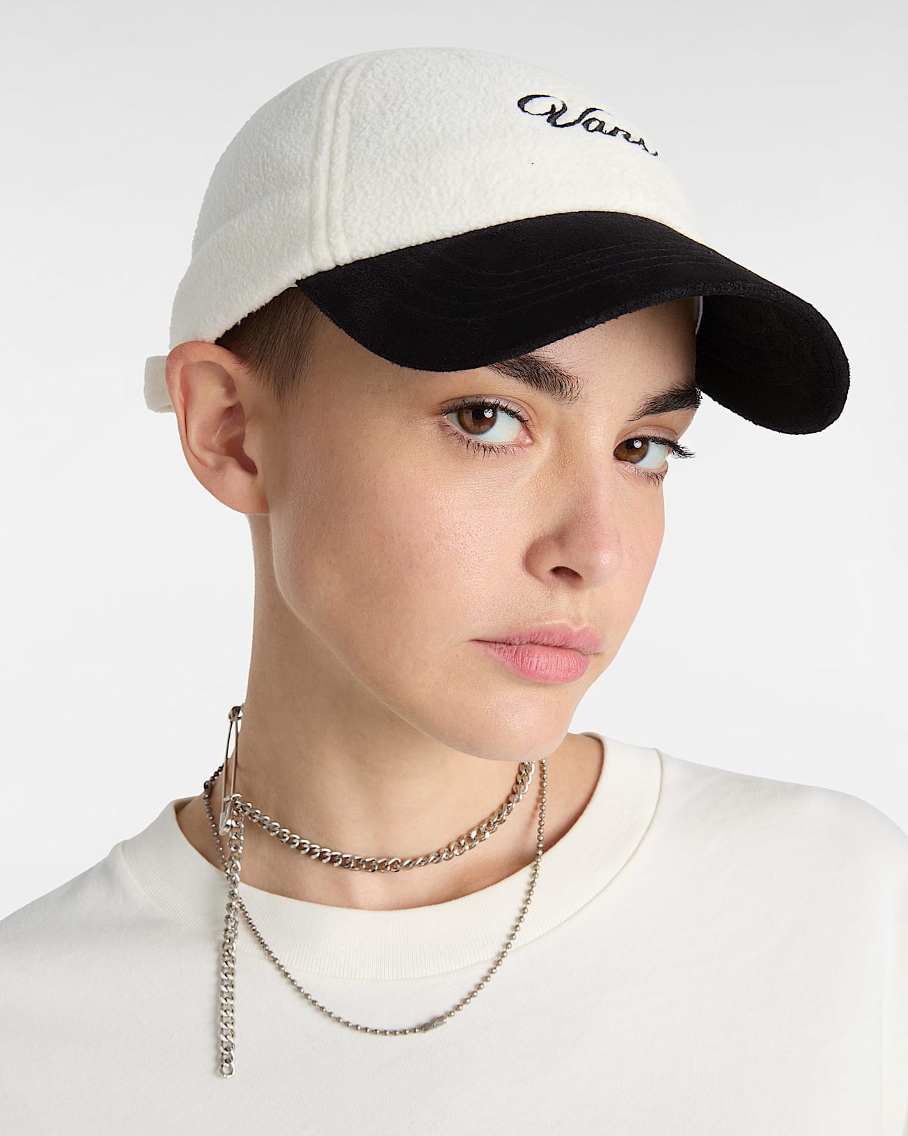 Script Curved Bill Jockey Hat in White| Vans UK