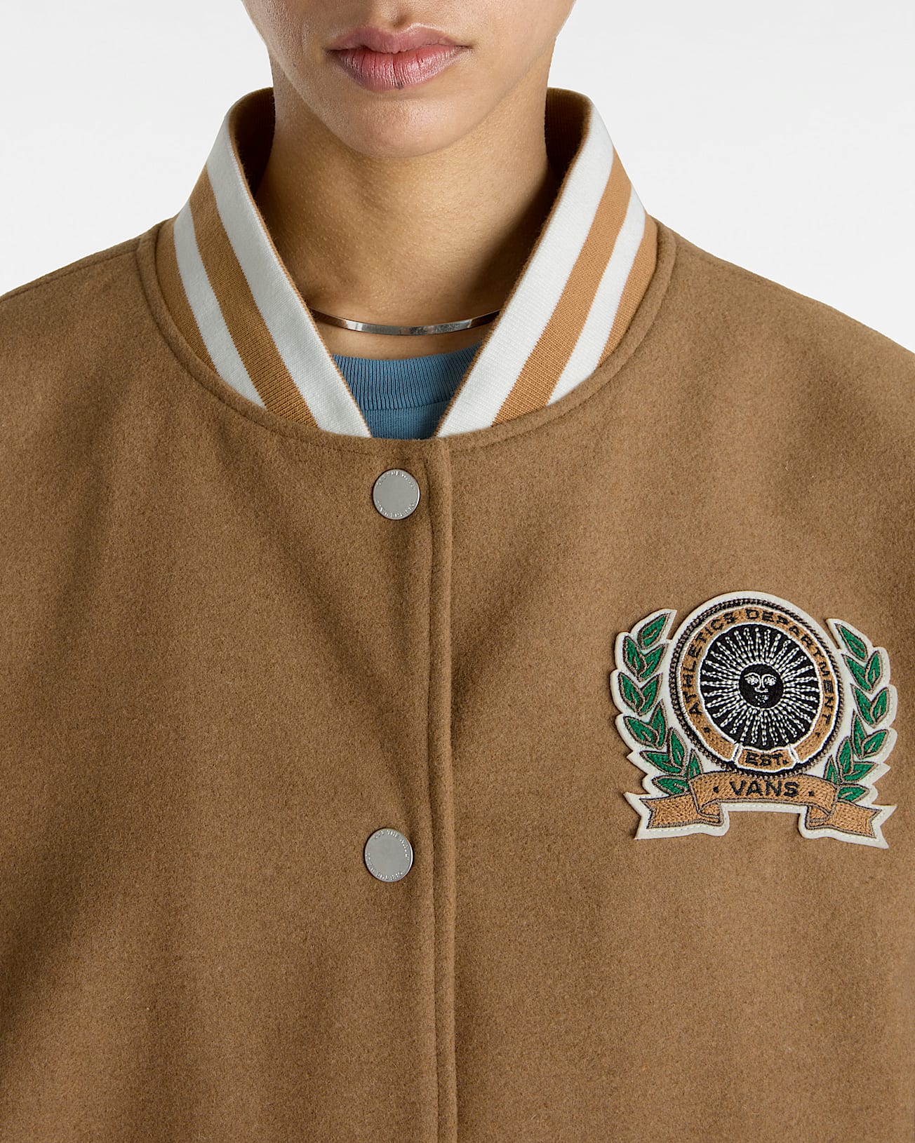 STAND ALONE STADIUM ジャンパー STAND ALONE Satin Stadium Jumper - Navy | THEROOM