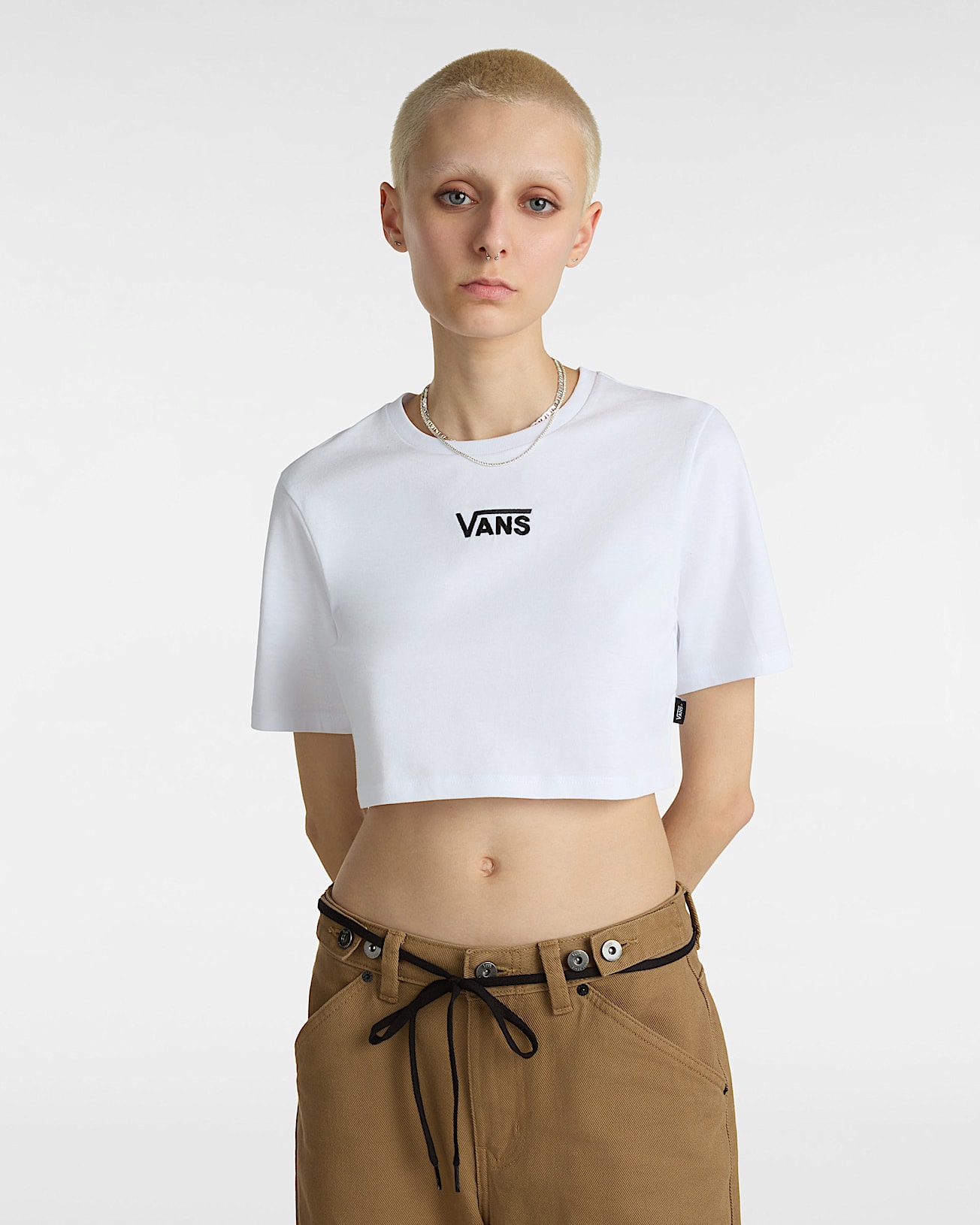 【おすすめアイテム】VANS Logo Crop White T-Shirt Flying V Crew Crop T-Shirt in White| Vans UK