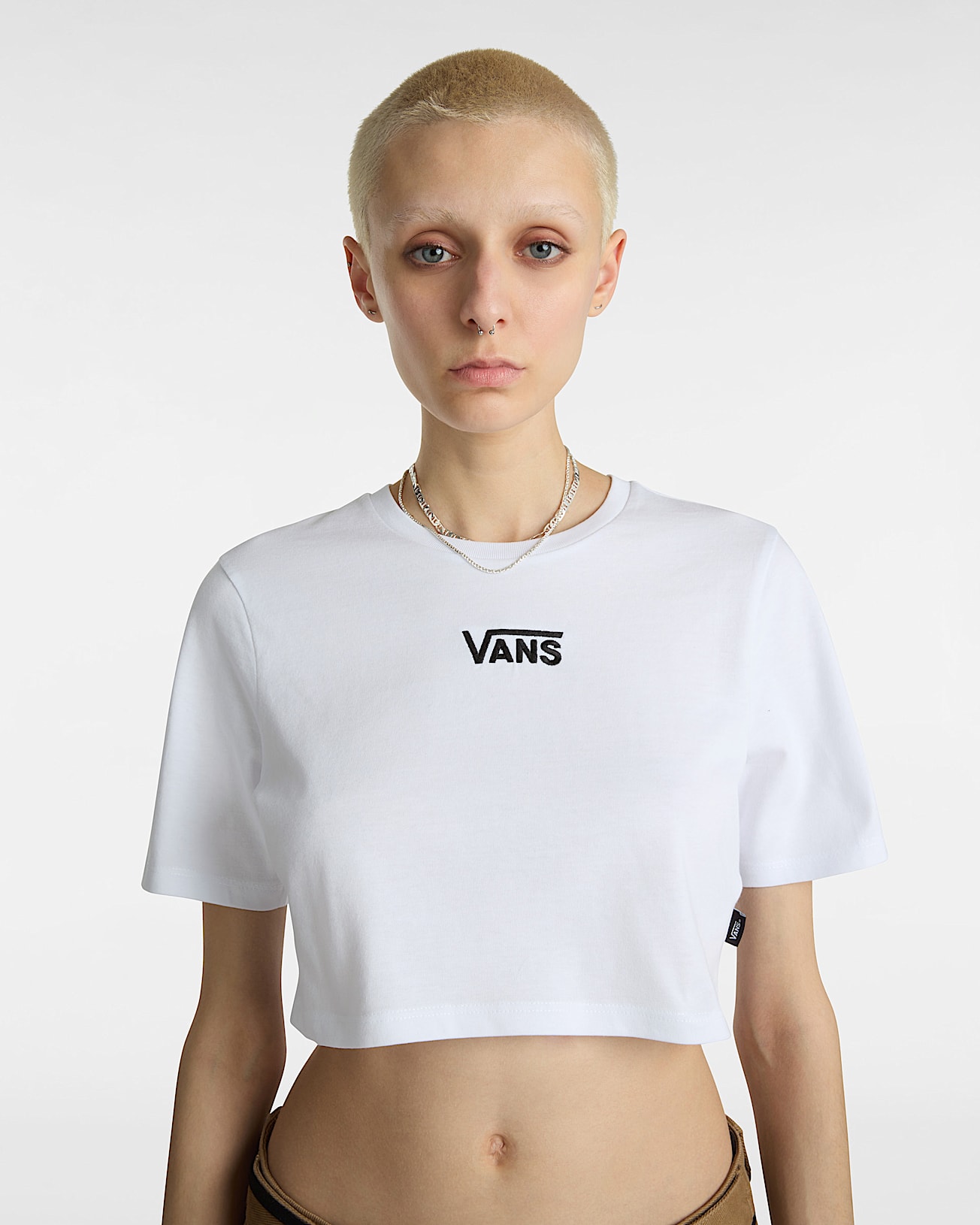 【おすすめアイテム】VANS Logo Crop White T-Shirt Style 76 Crop T-Shirt in White| Vans UK
