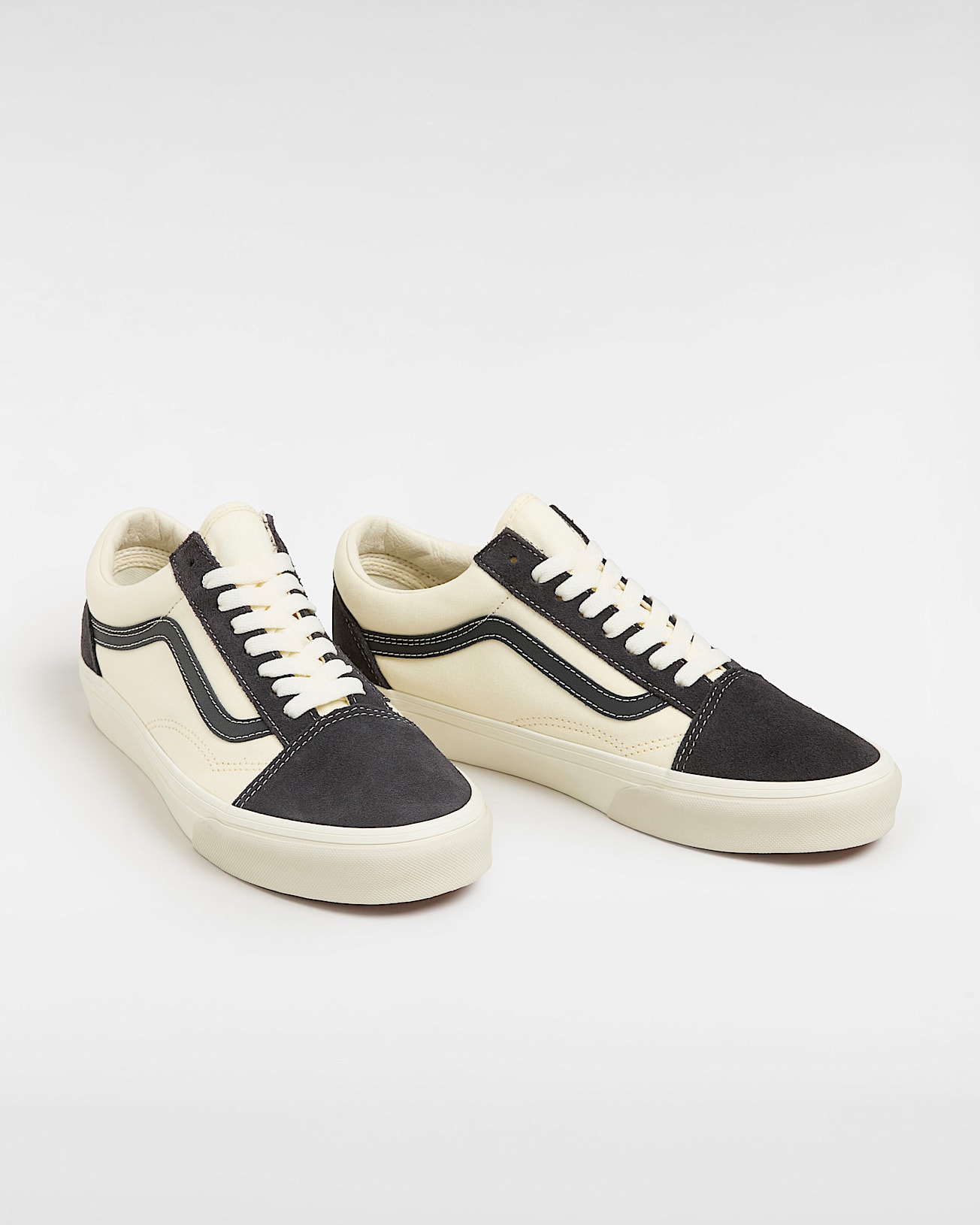 Old Skool Shoes in Black| Vans UK