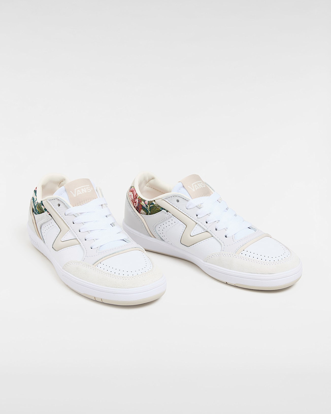 Lowland ComfyCush JMP R Shoes in White| Vans UK